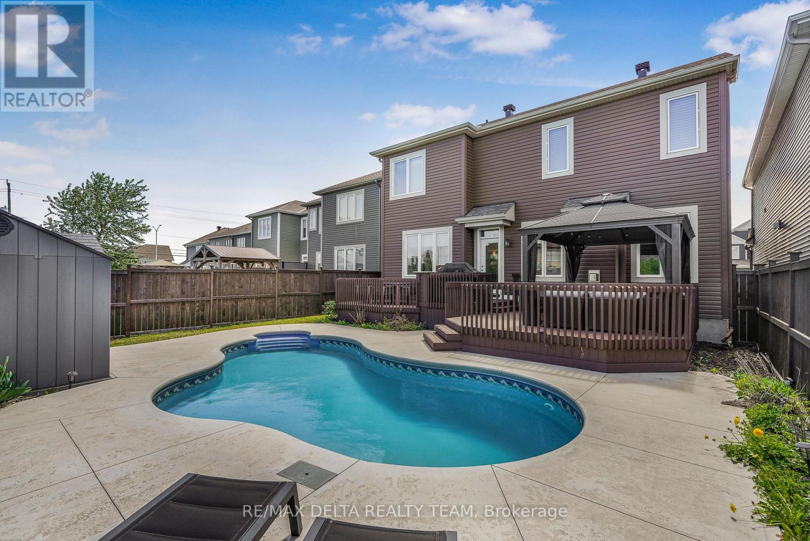 110 SWEETVALLEY DRIVE - 46