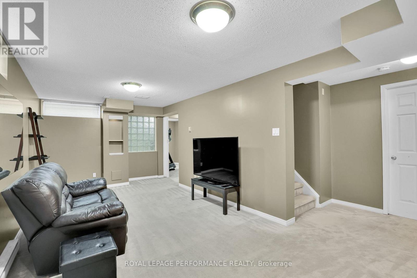 50 PICASSO DRIVE - 32