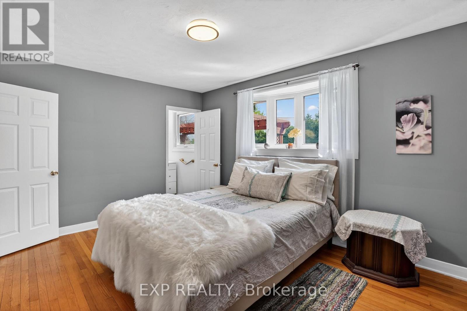 4 WOLMSLEY CRESCENT - 16