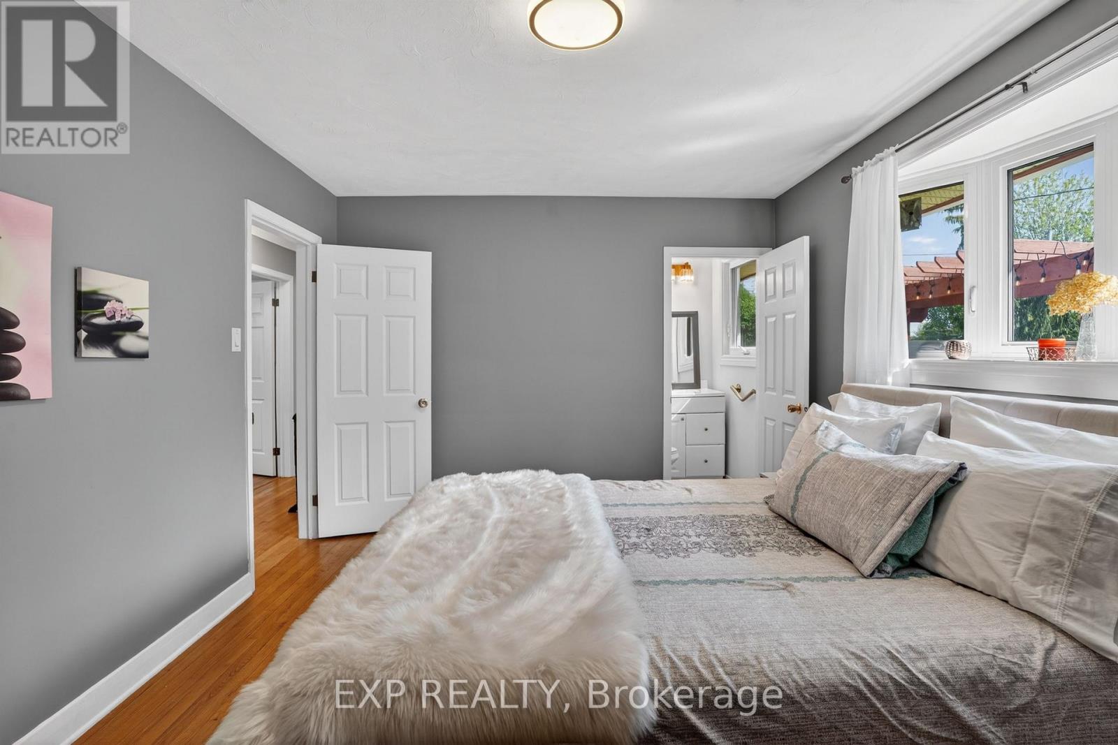 4 WOLMSLEY CRESCENT - 17
