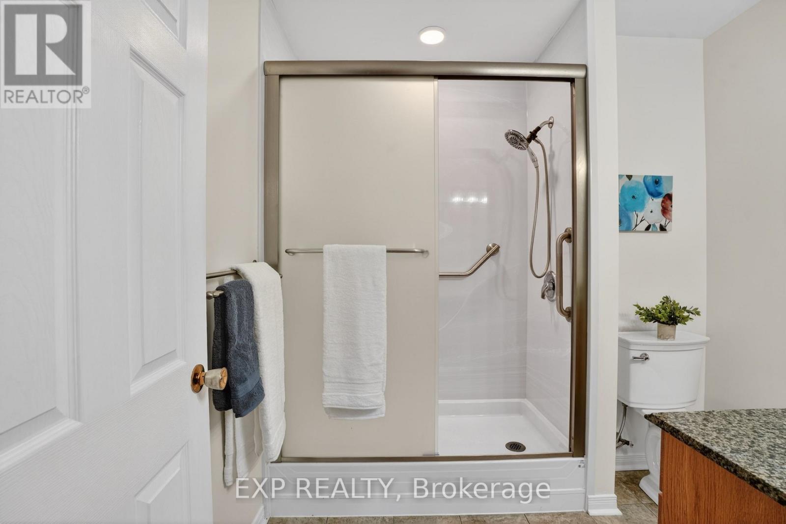 4 WOLMSLEY CRESCENT - 25