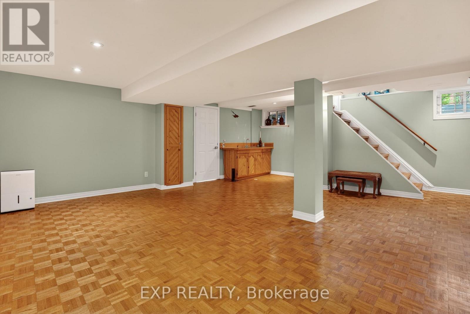 4 WOLMSLEY CRESCENT - 28