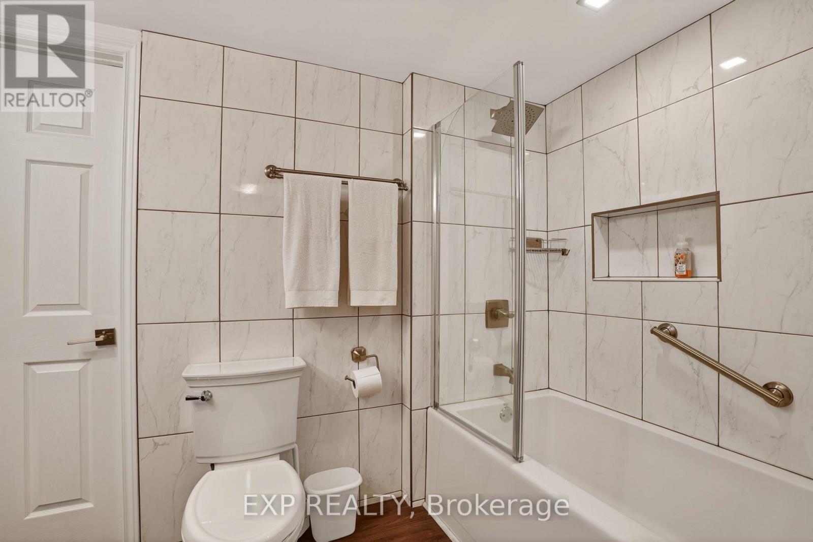 4 WOLMSLEY CRESCENT - 29