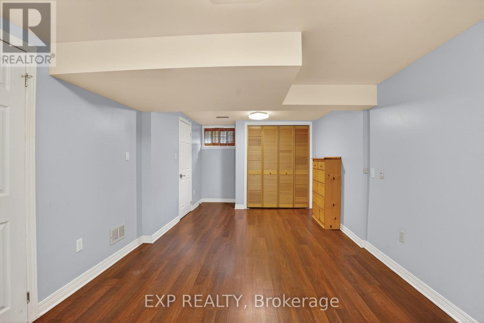 4 WOLMSLEY CRESCENT - 33