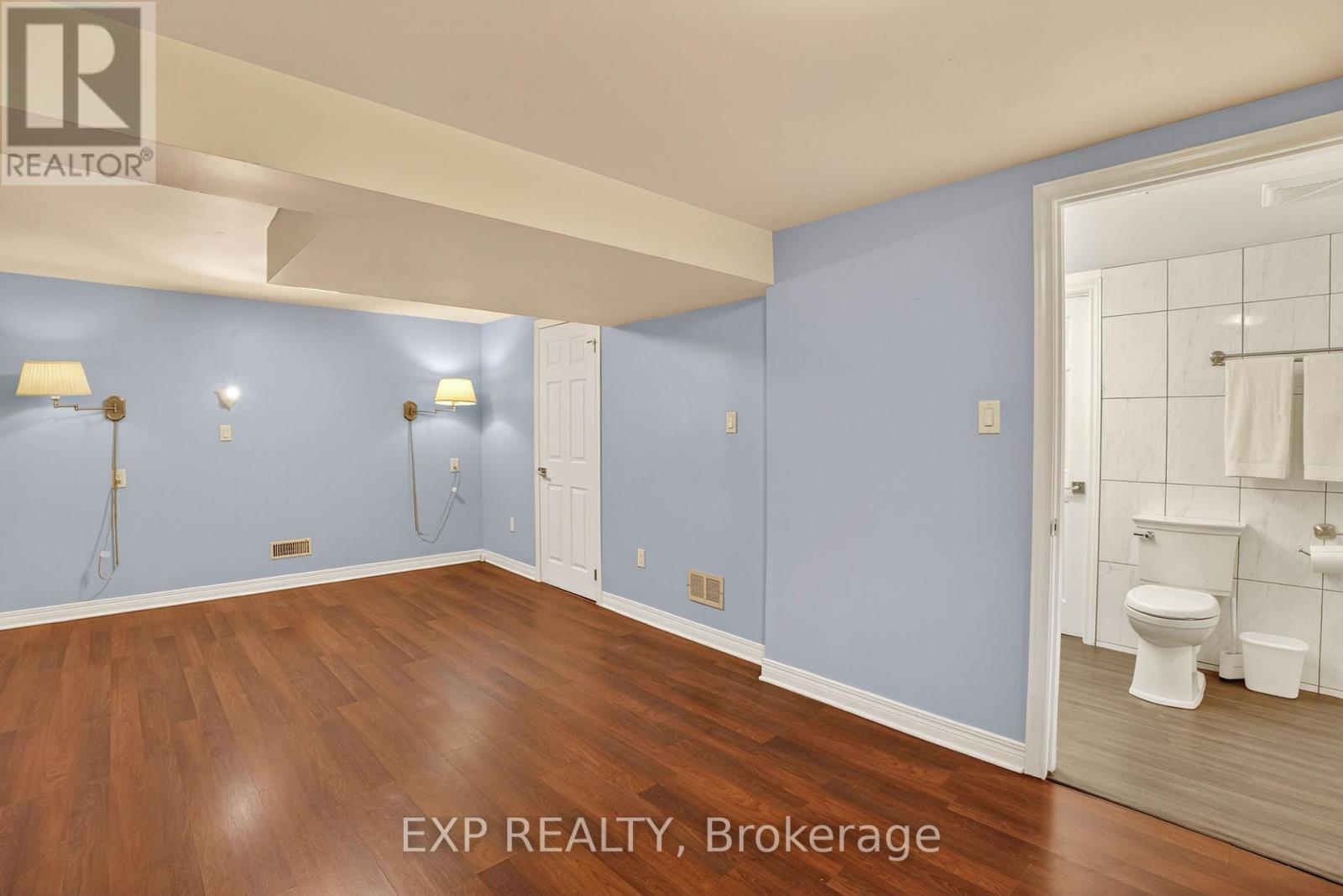 4 WOLMSLEY CRESCENT - 35