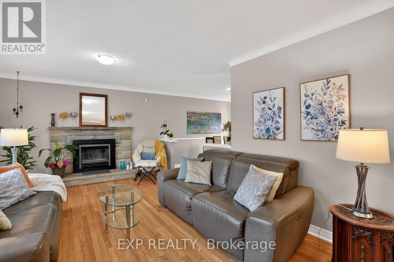 4 WOLMSLEY CRESCENT - 4