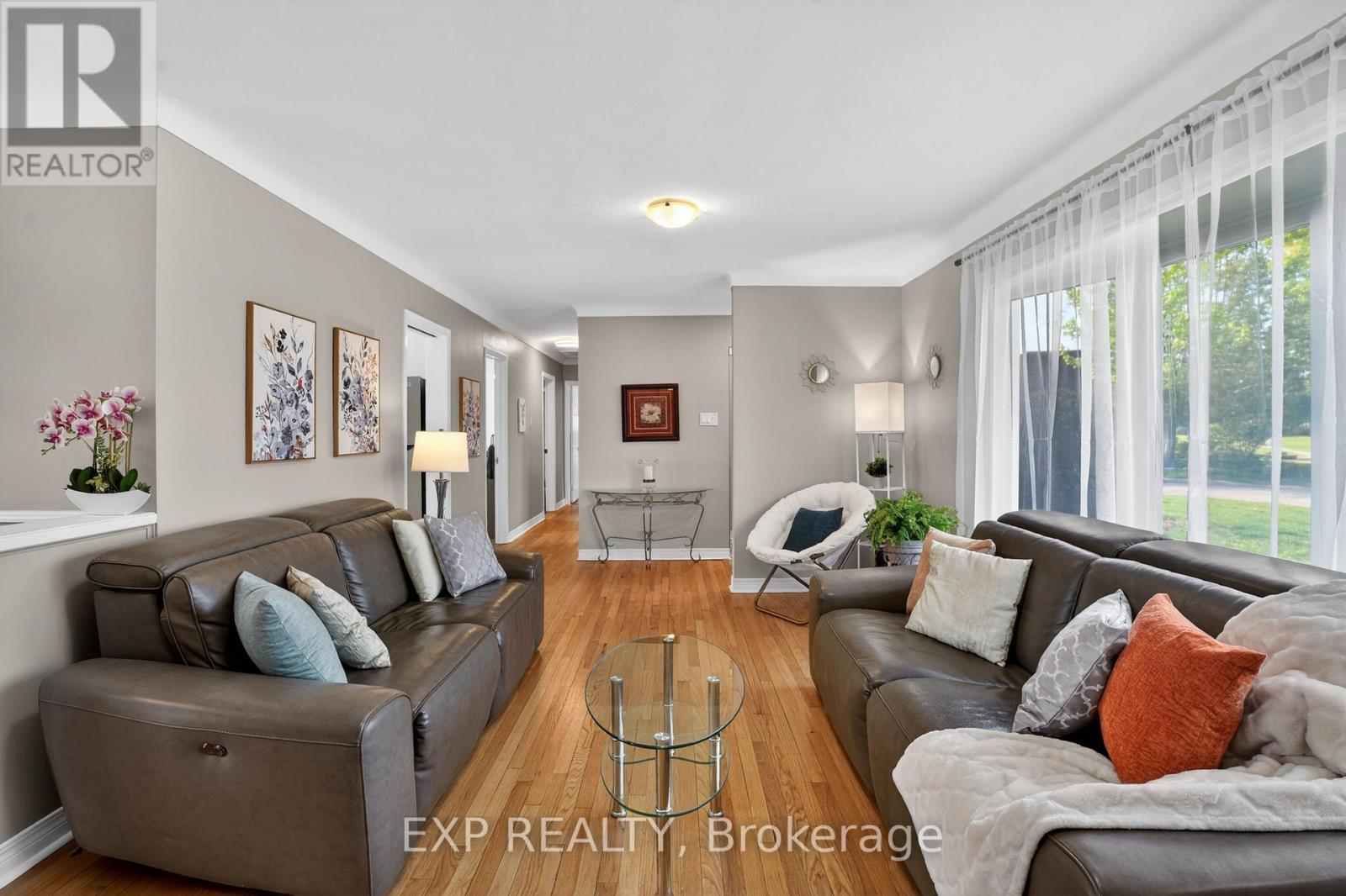 4 WOLMSLEY CRESCENT - 5