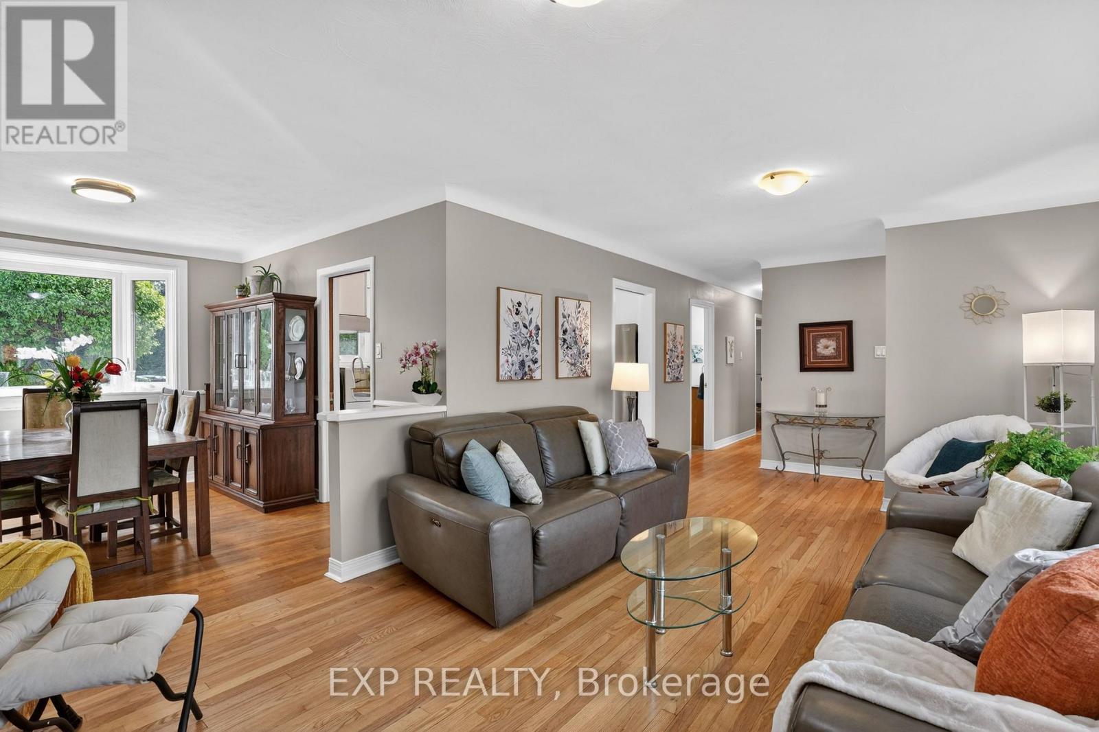 4 WOLMSLEY CRESCENT - 6