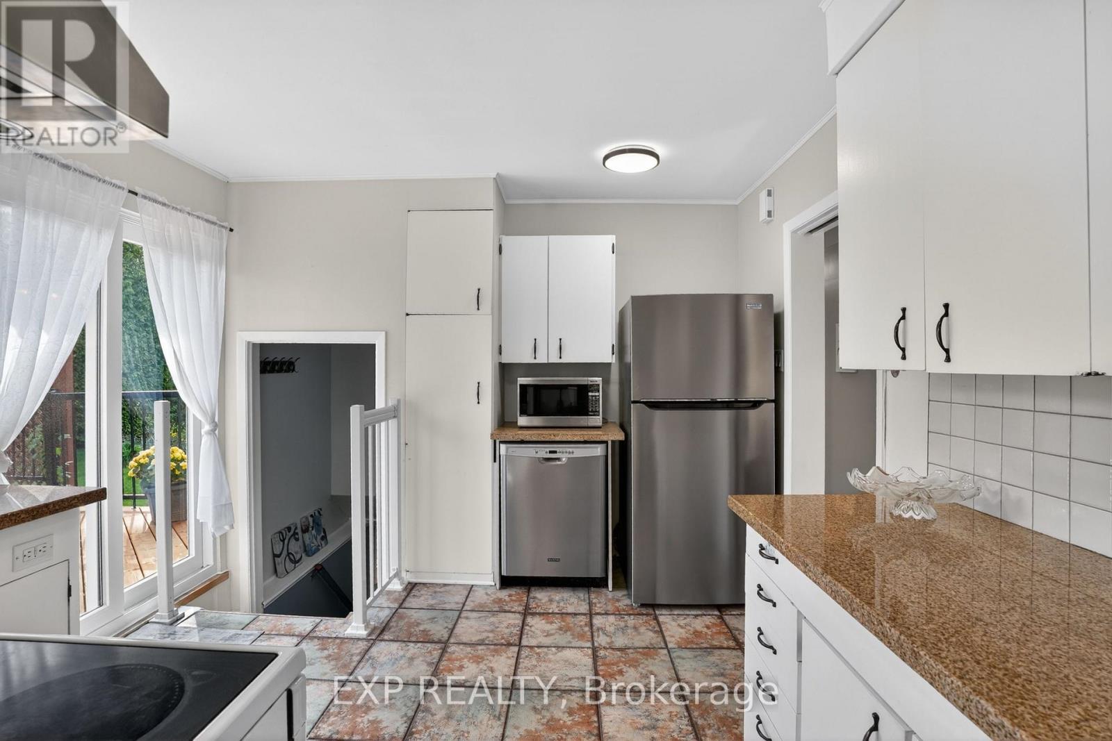 4 WOLMSLEY CRESCENT - 9