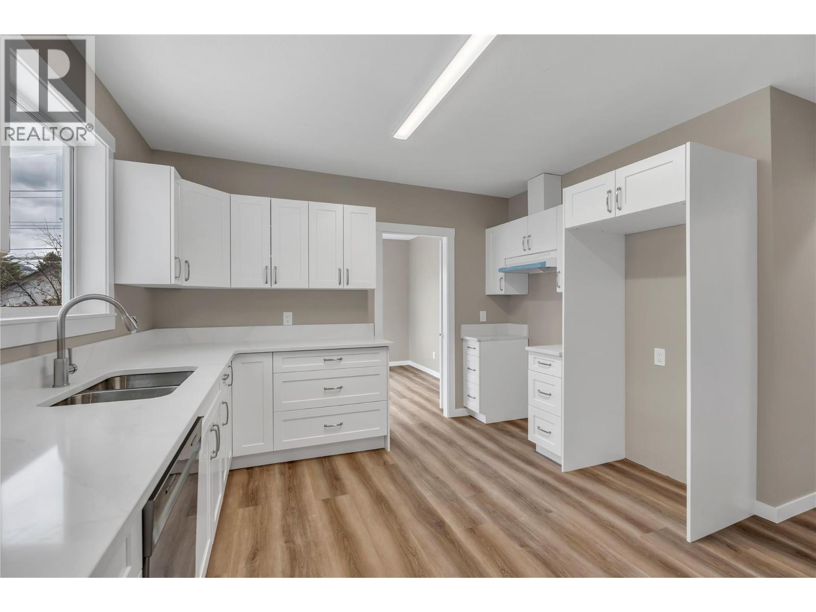 460 Penticton Avenue - 9