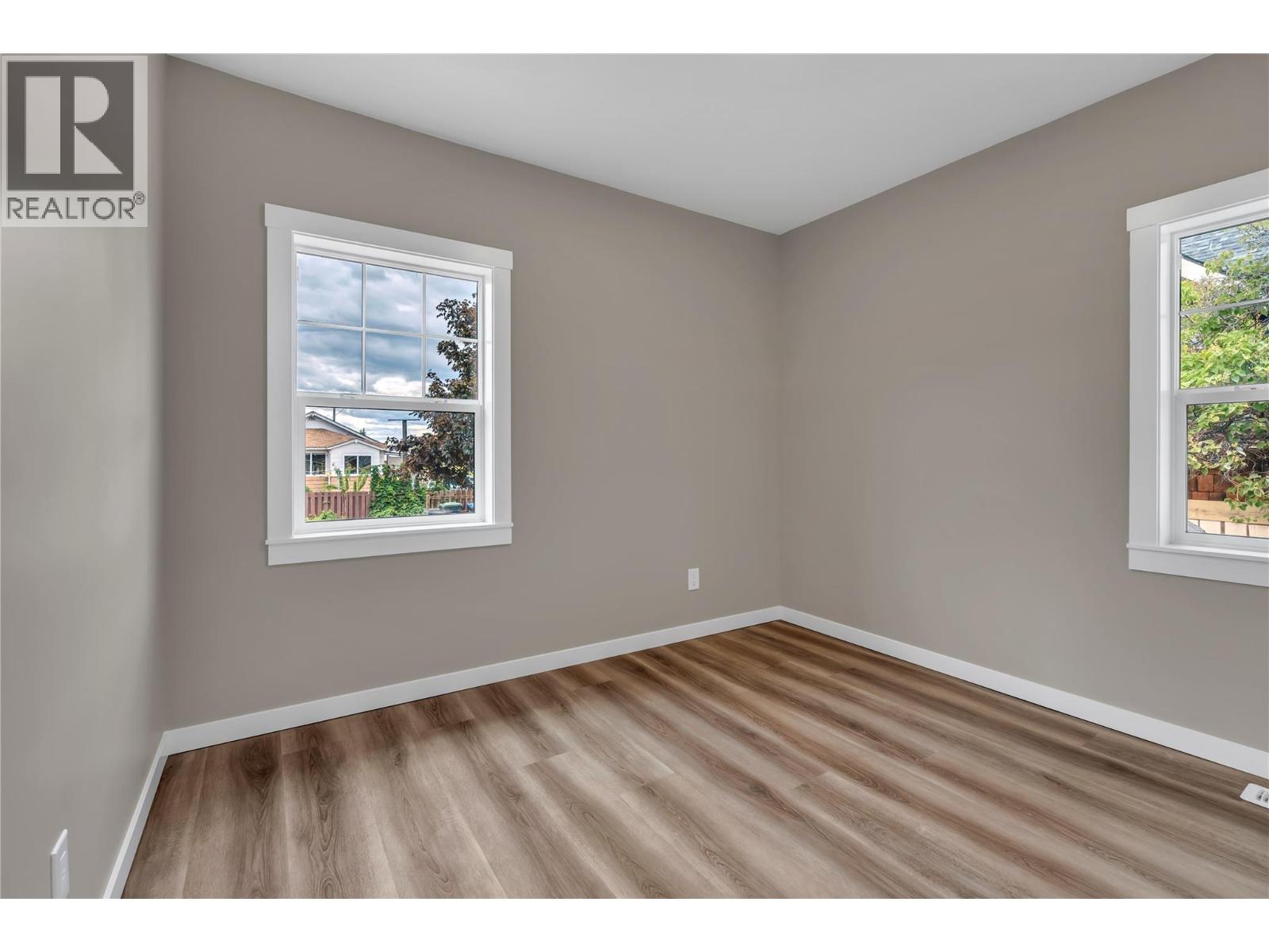 460 Penticton Avenue - 16
