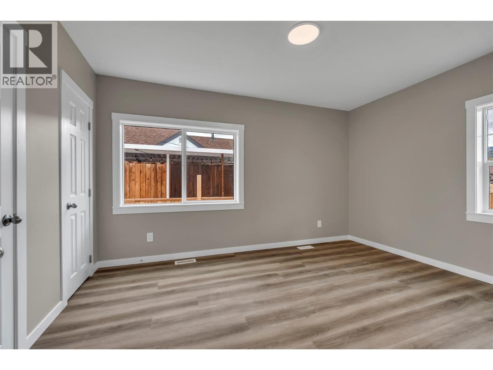 460 Penticton Avenue - 11