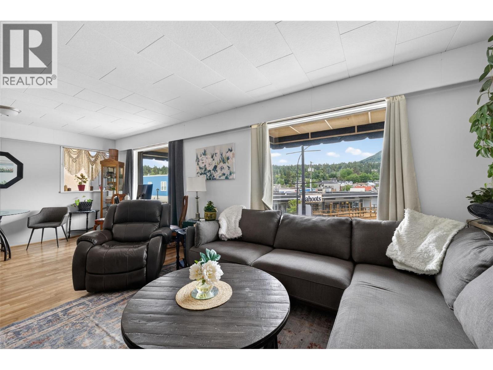 81 Hudson Avenue Northeast, Salmon Arm