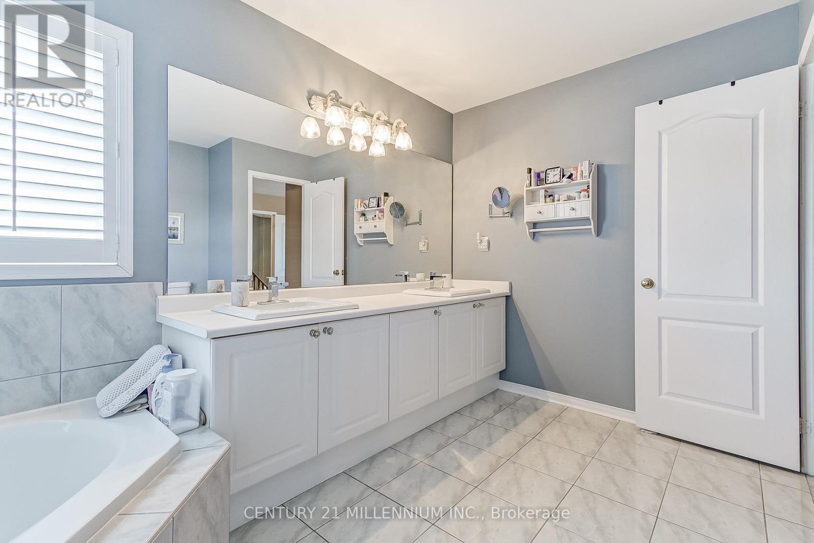 6 COLLINGWOOD AVENUE - 18