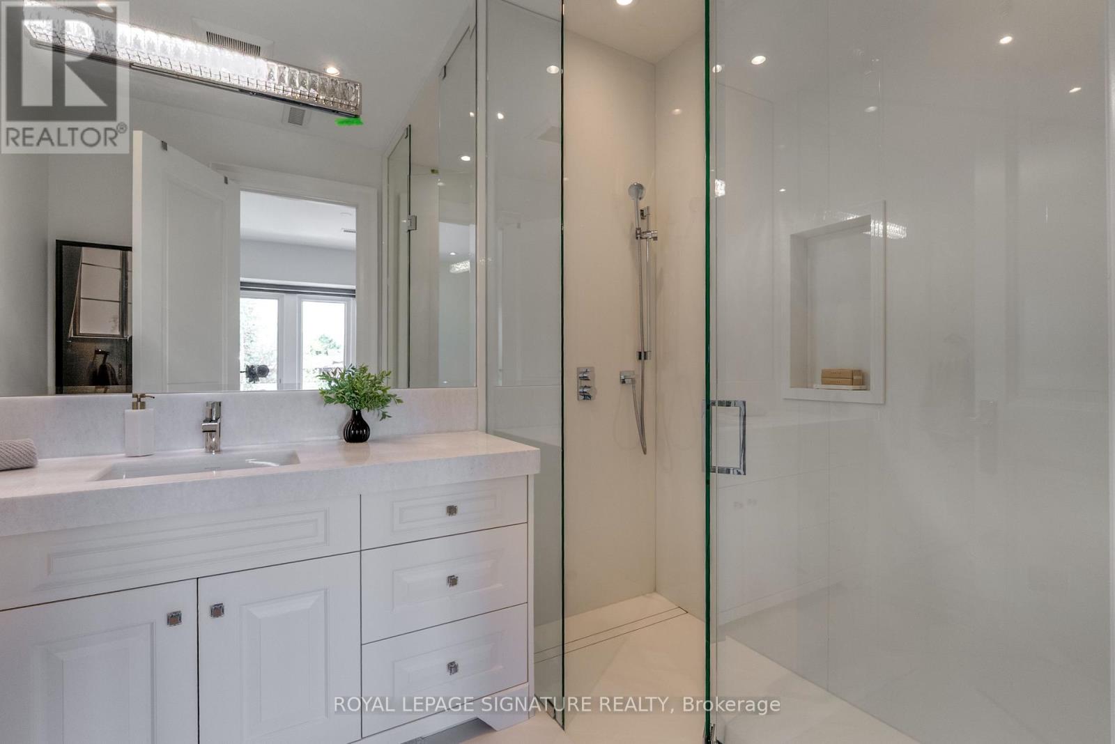 27 TEDDINGTON PARK AVENUE - 23