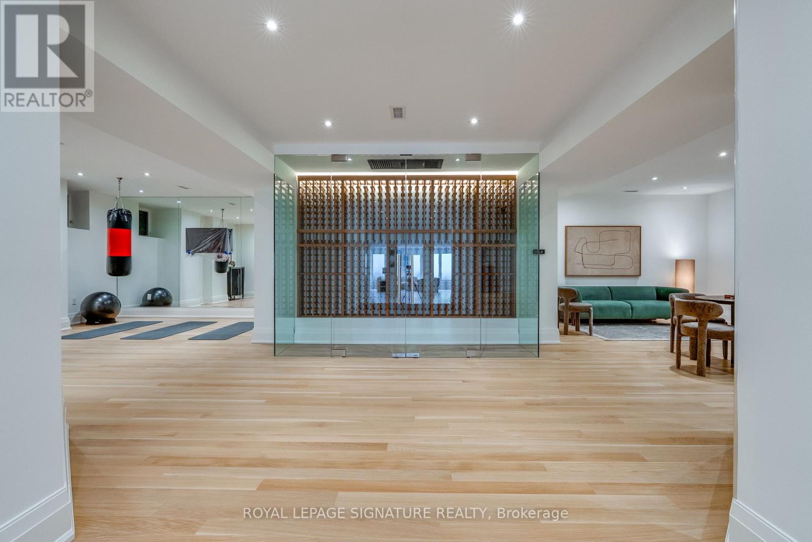 27 TEDDINGTON PARK AVENUE - 38