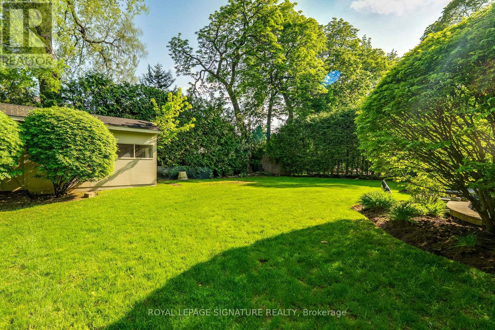 27 TEDDINGTON PARK AVENUE - 47