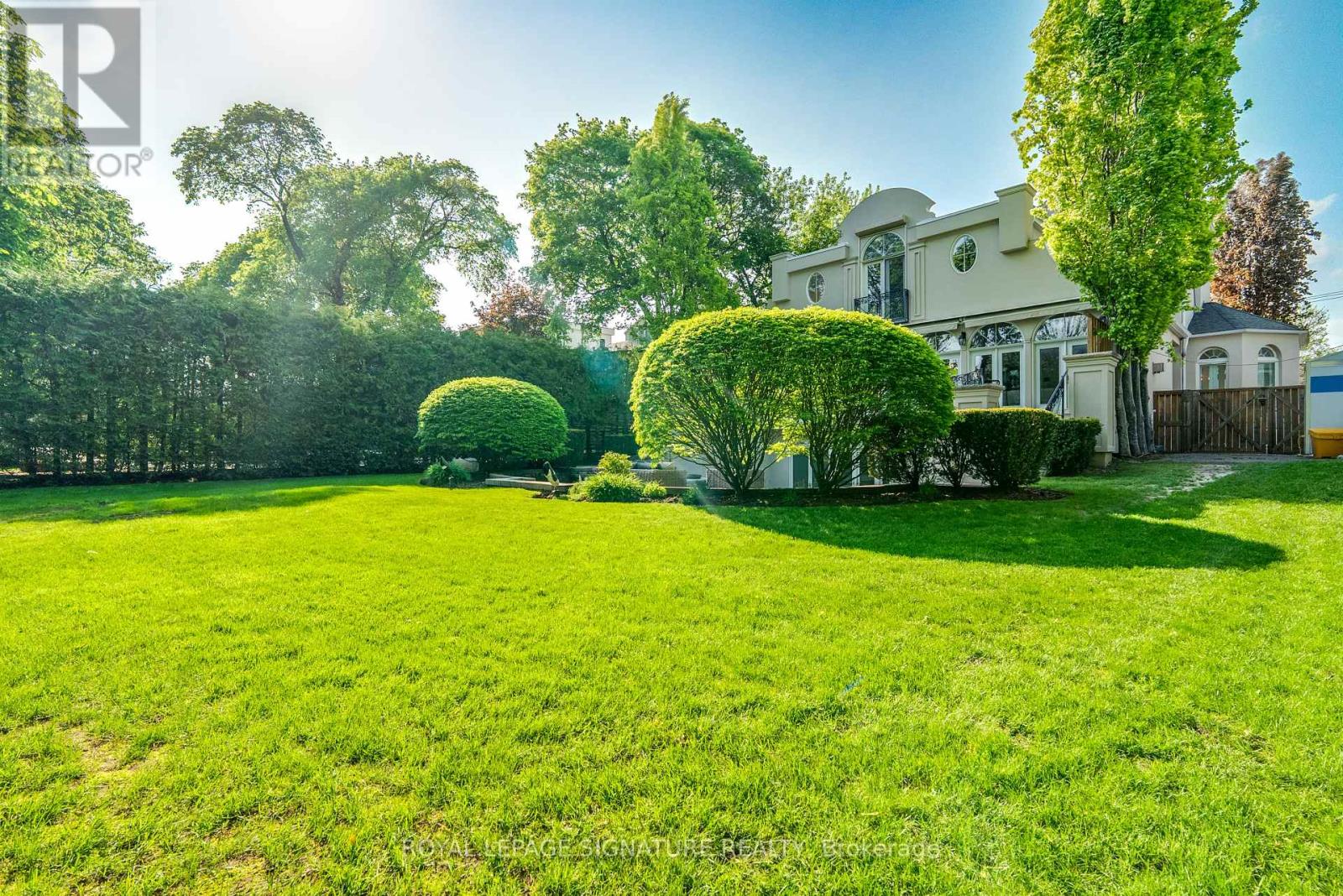 27 TEDDINGTON PARK AVENUE - 48