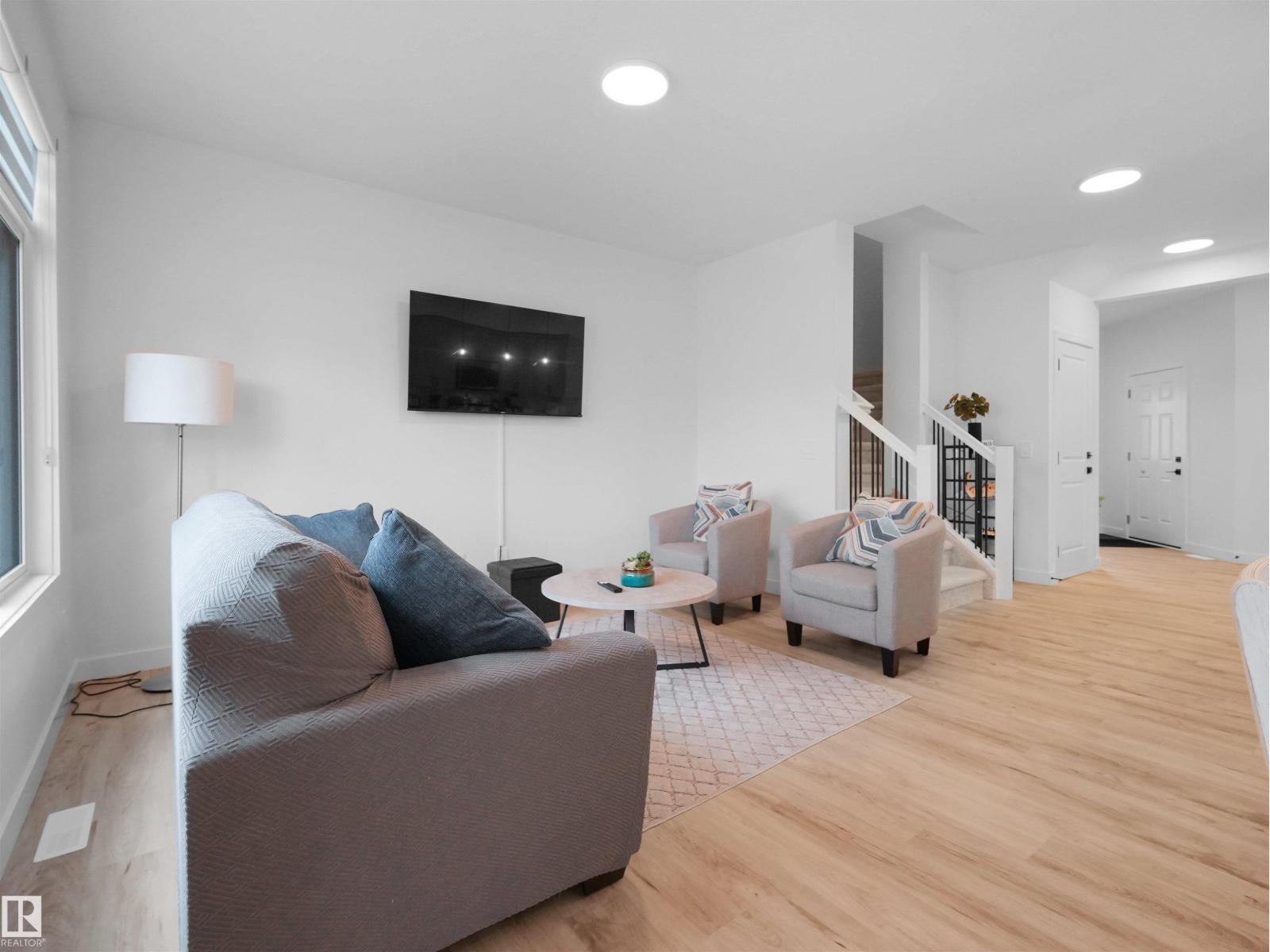 16252 19 AV SW - 16