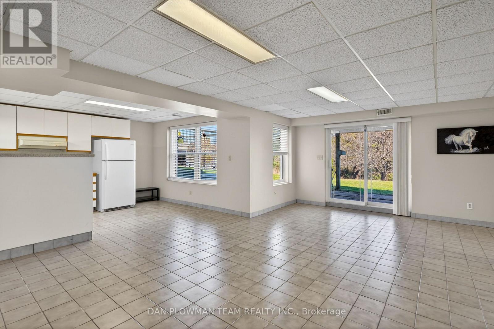 357 POWELL ROAD - 32