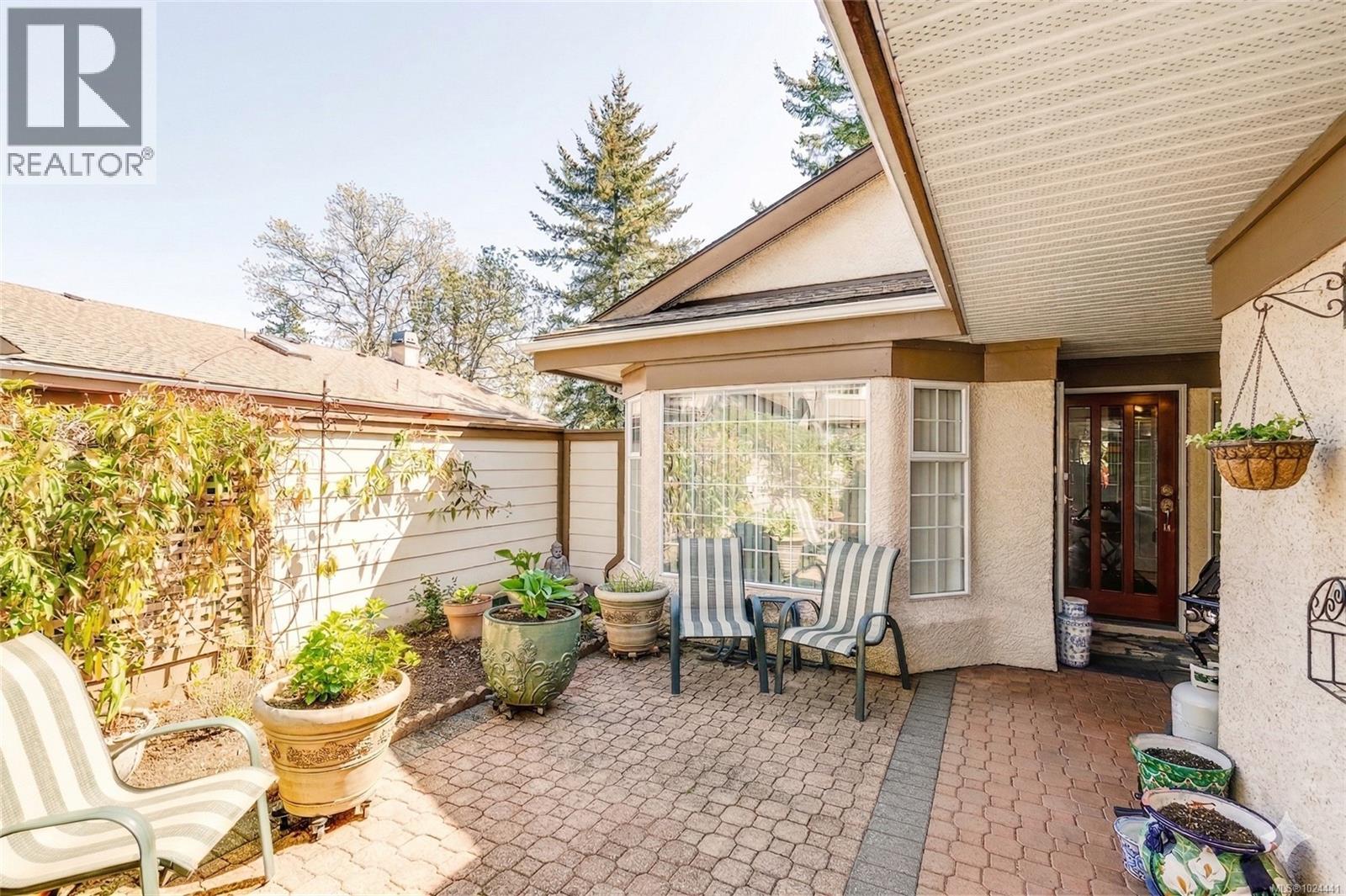 22 901 Kentwood Lane, Saanich