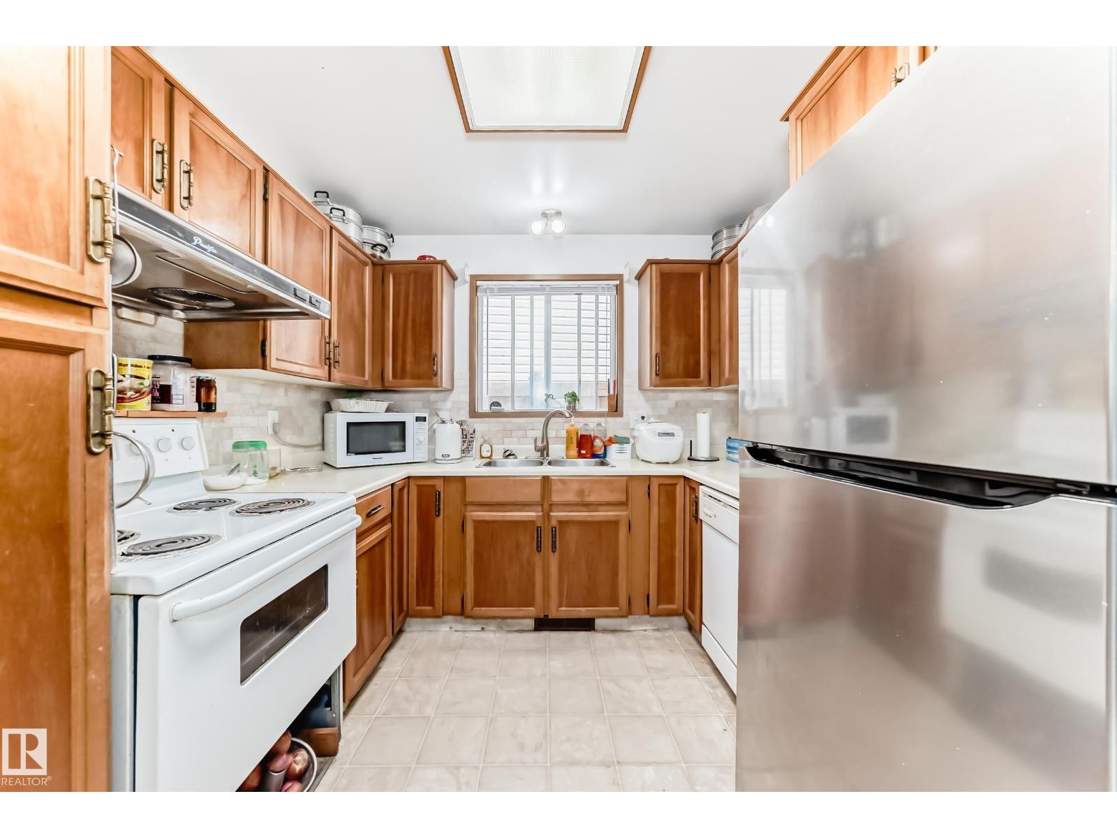 15611 83A ST NW - 11
