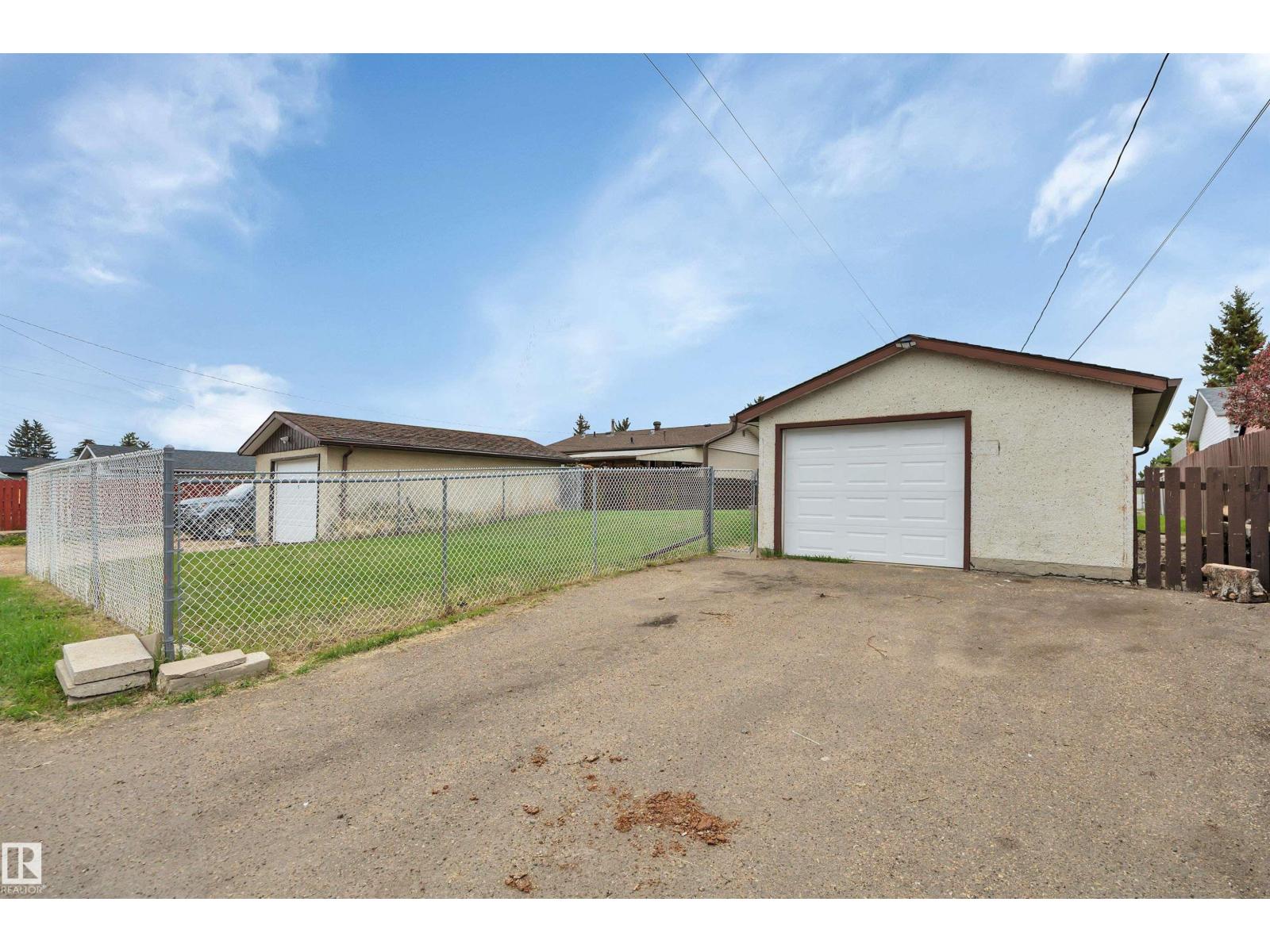 13432 58 ST NW - 54