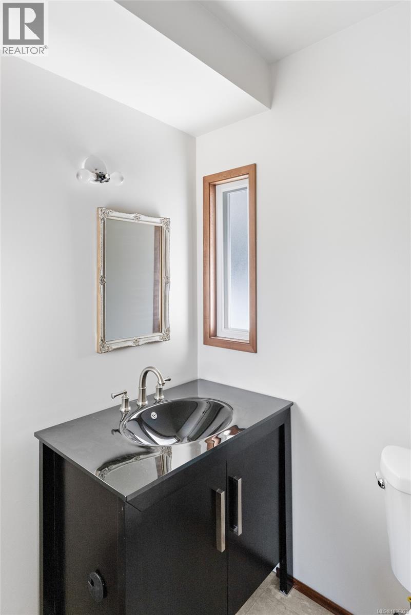 4098 Orion Pl, Saanich