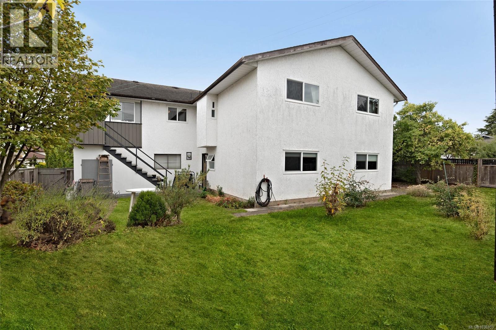 4098 Orion Pl, Saanich