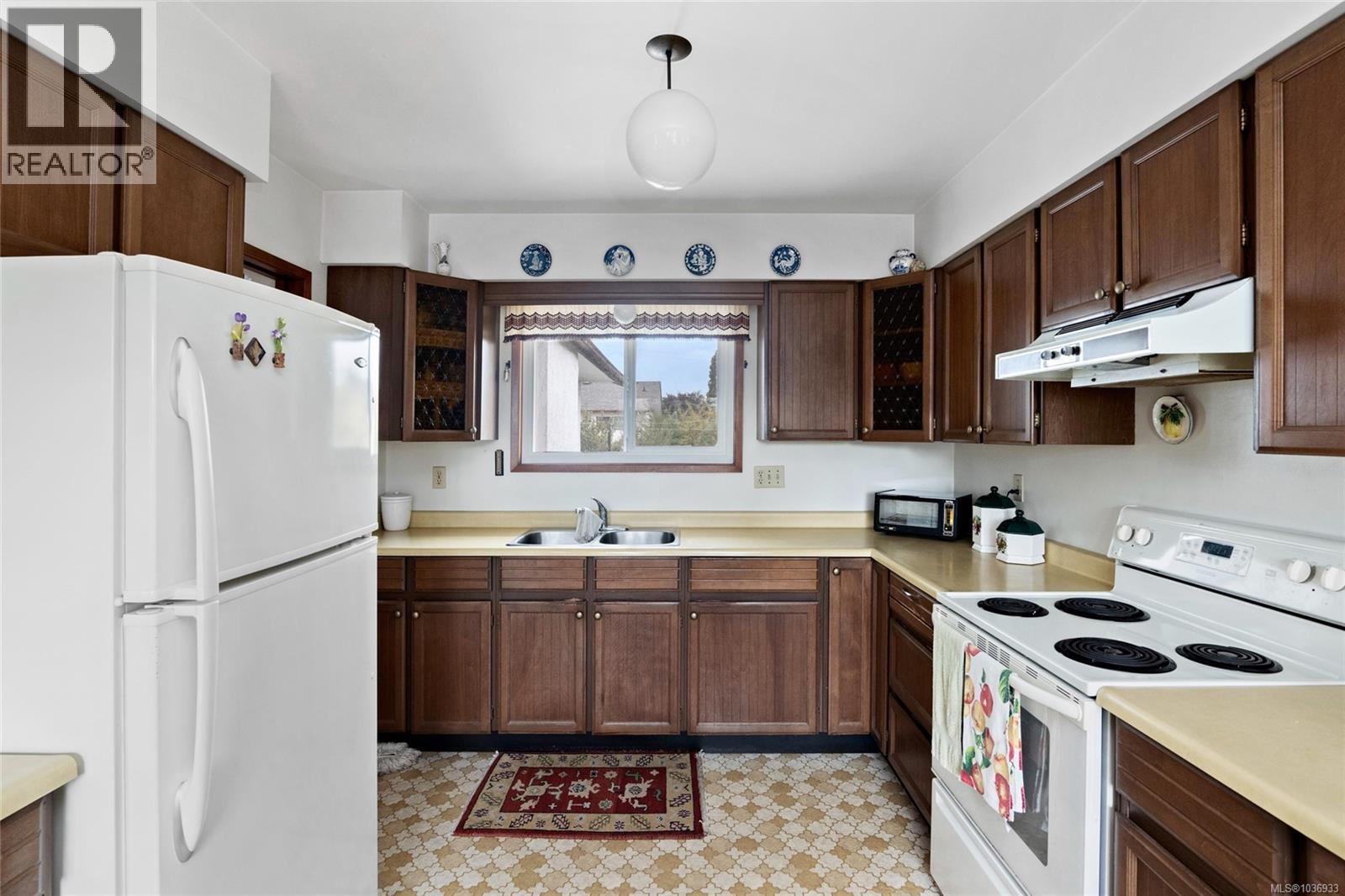4098 Orion Pl, Saanich