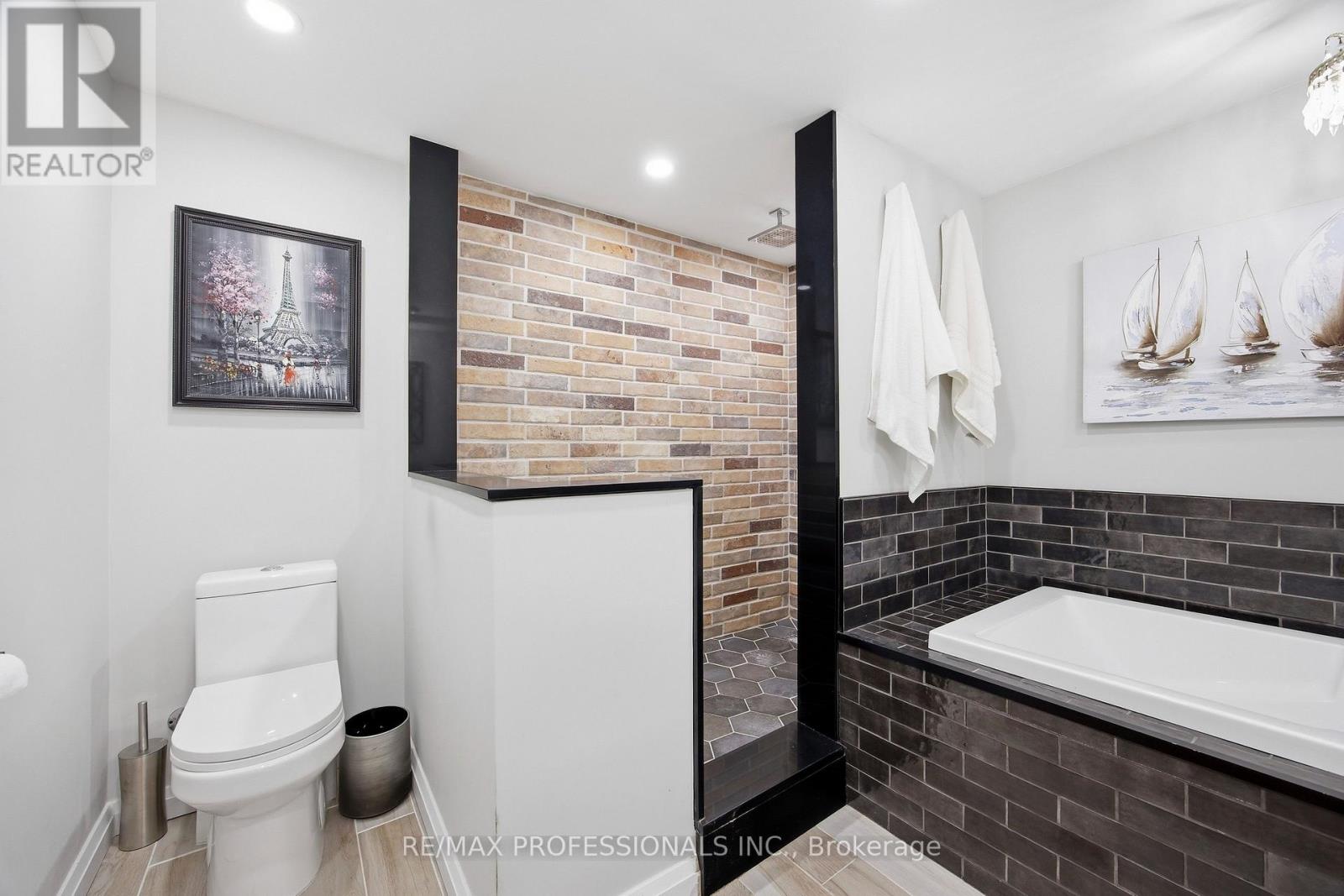 33 BRAMPTON ROAD - 32