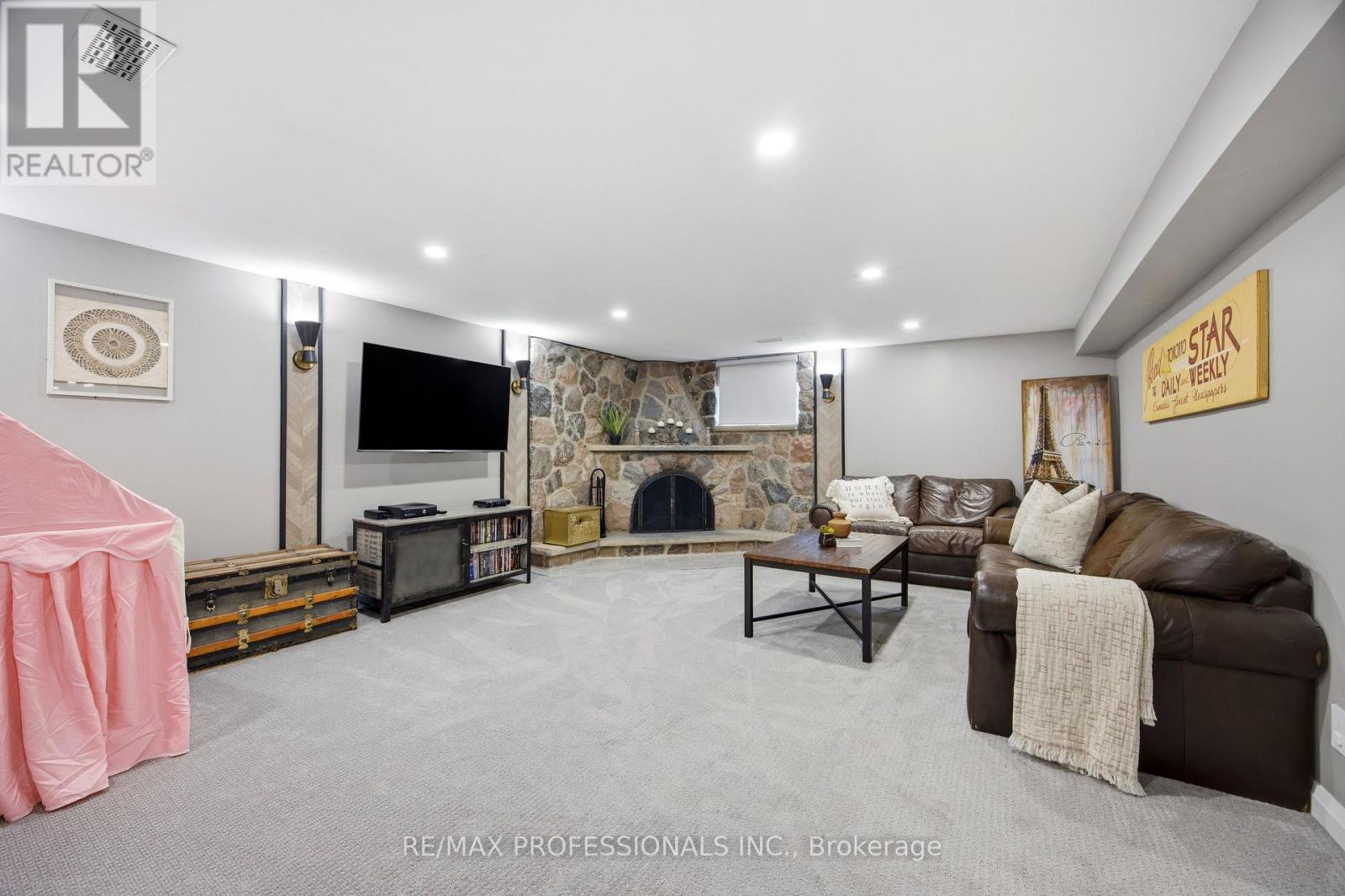 33 BRAMPTON ROAD - 33