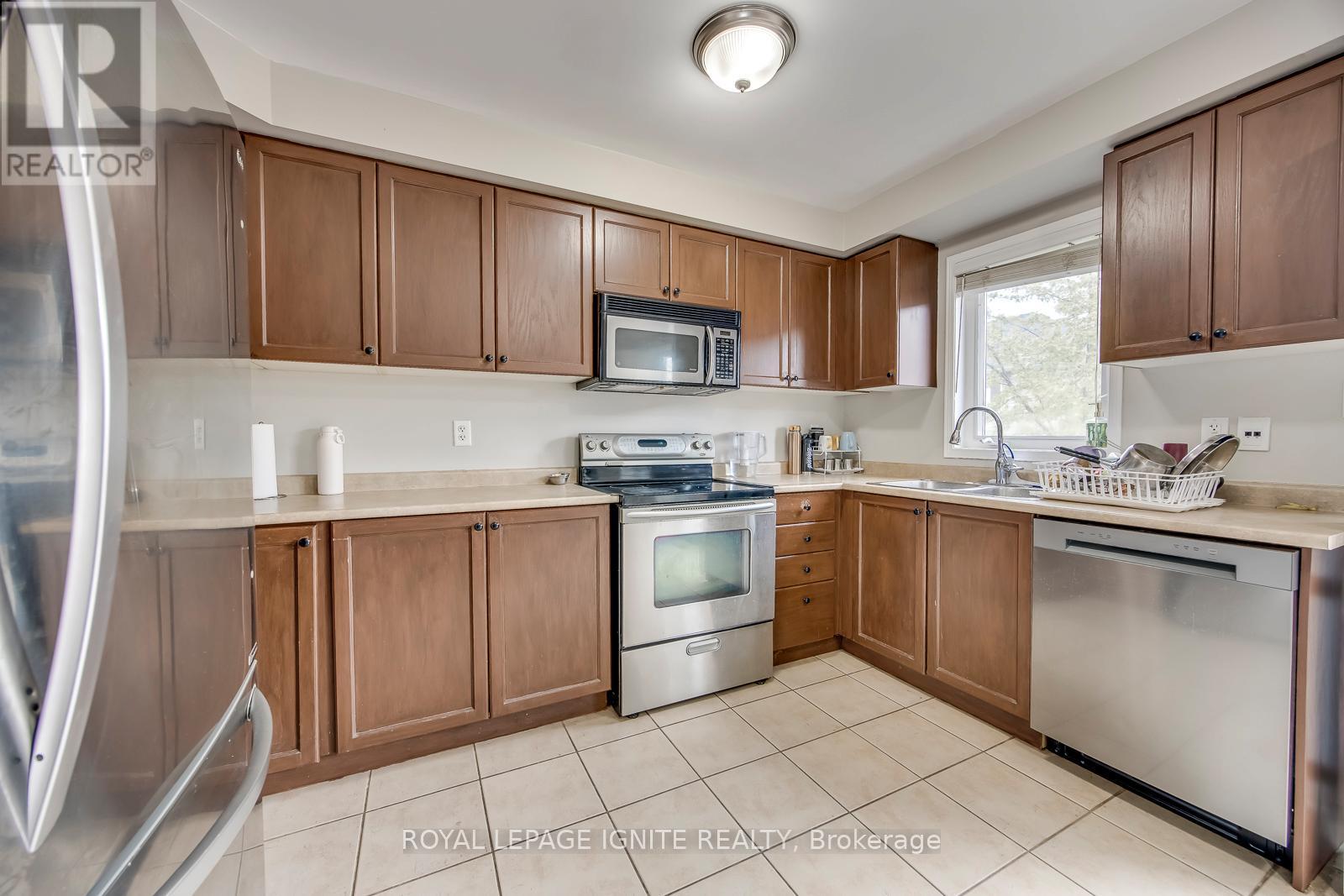7086 FAIRMEADOW CRESCENT - 10
