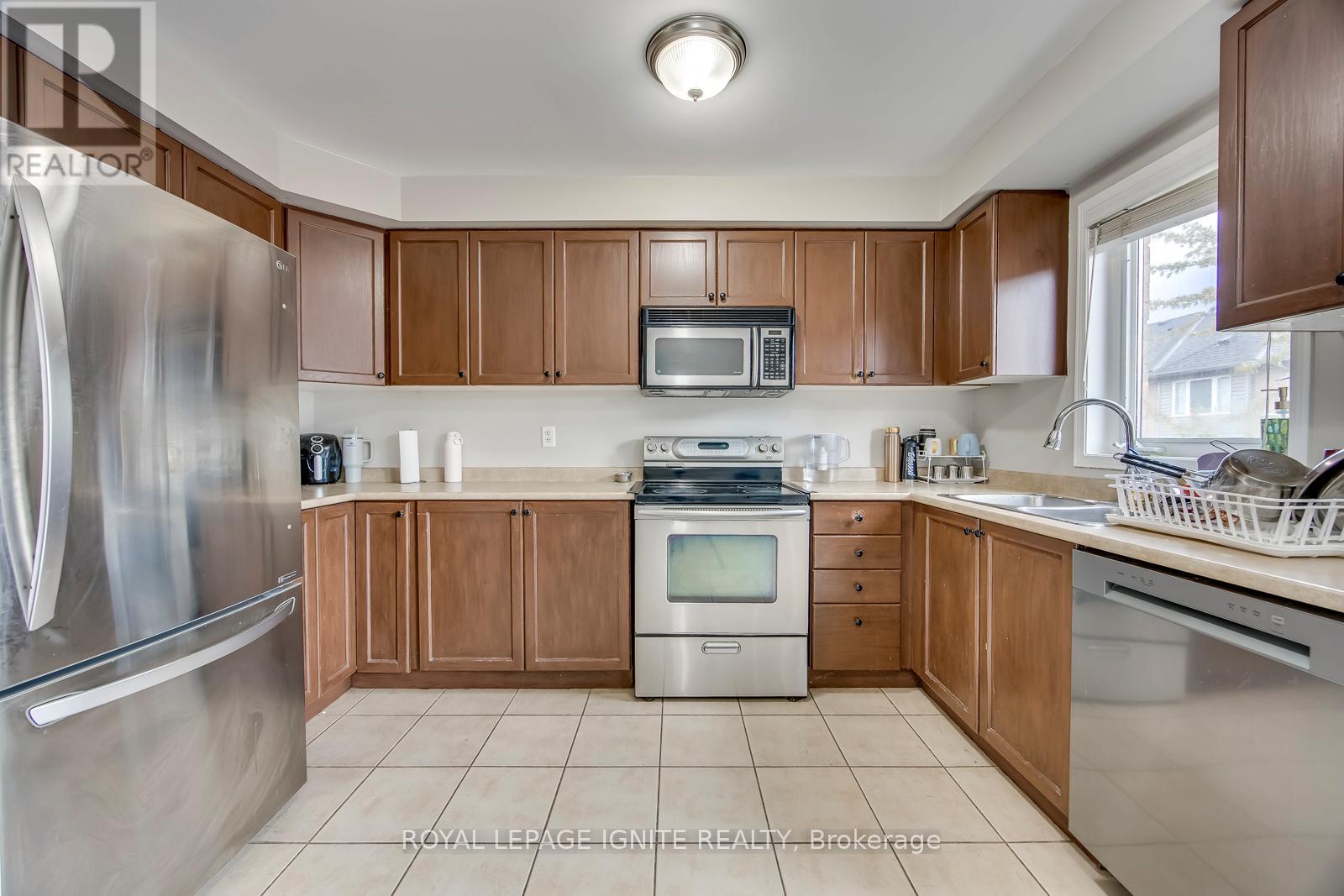 7086 FAIRMEADOW CRESCENT - 11