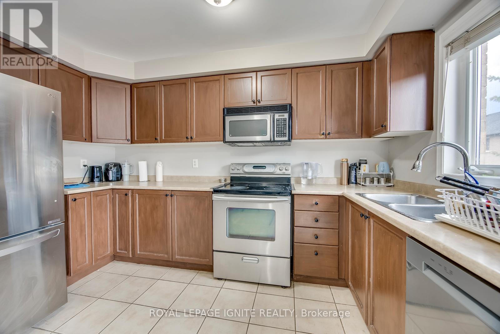 7086 FAIRMEADOW CRESCENT - 12
