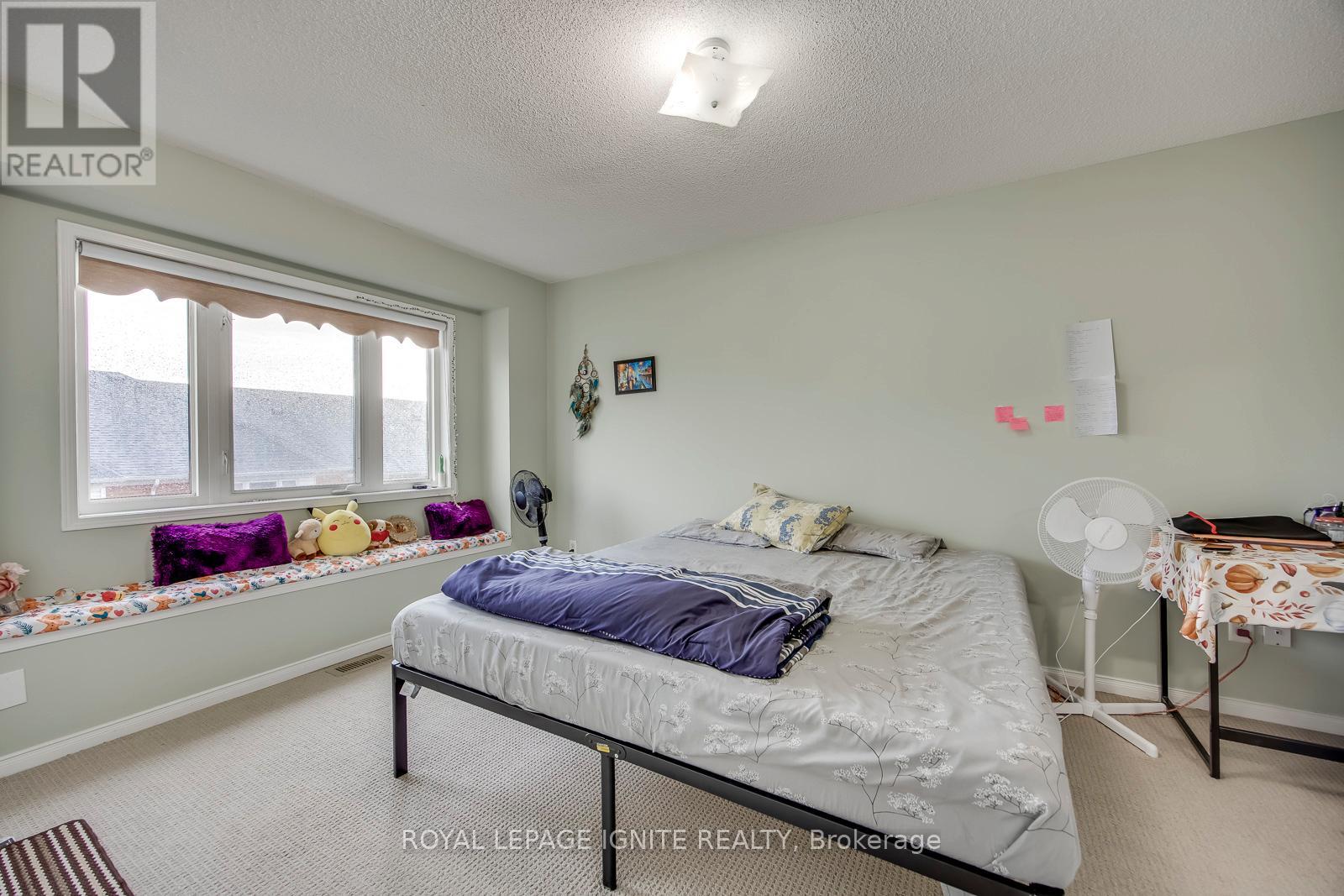 7086 FAIRMEADOW CRESCENT - 22