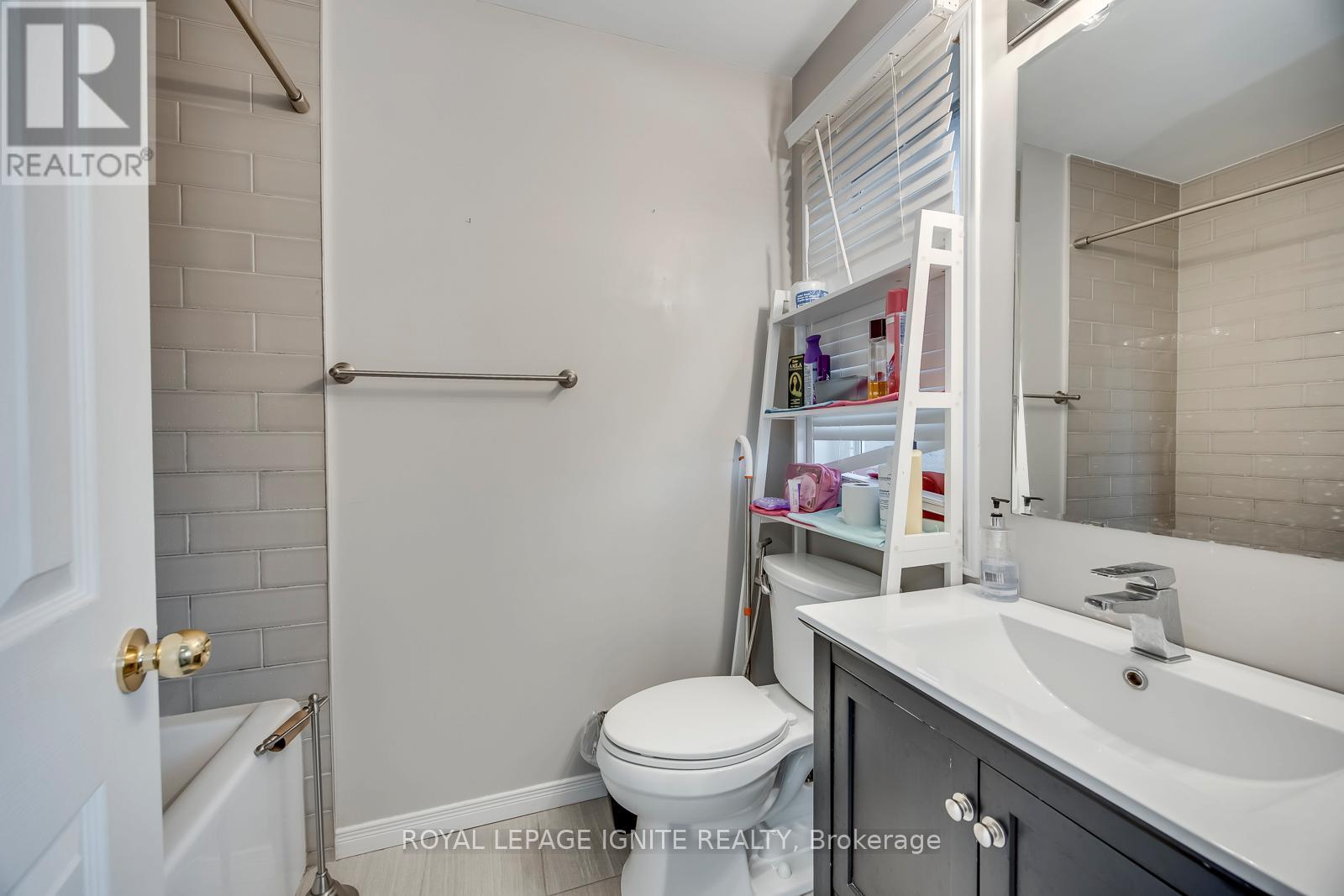 7086 FAIRMEADOW CRESCENT - 24