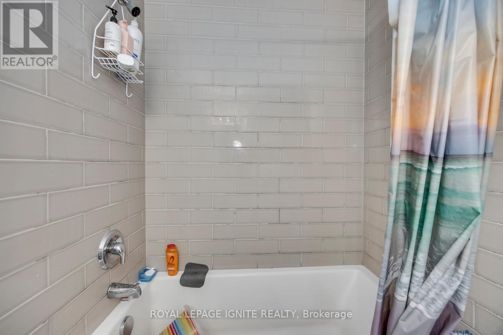 7086 FAIRMEADOW CRESCENT - 25