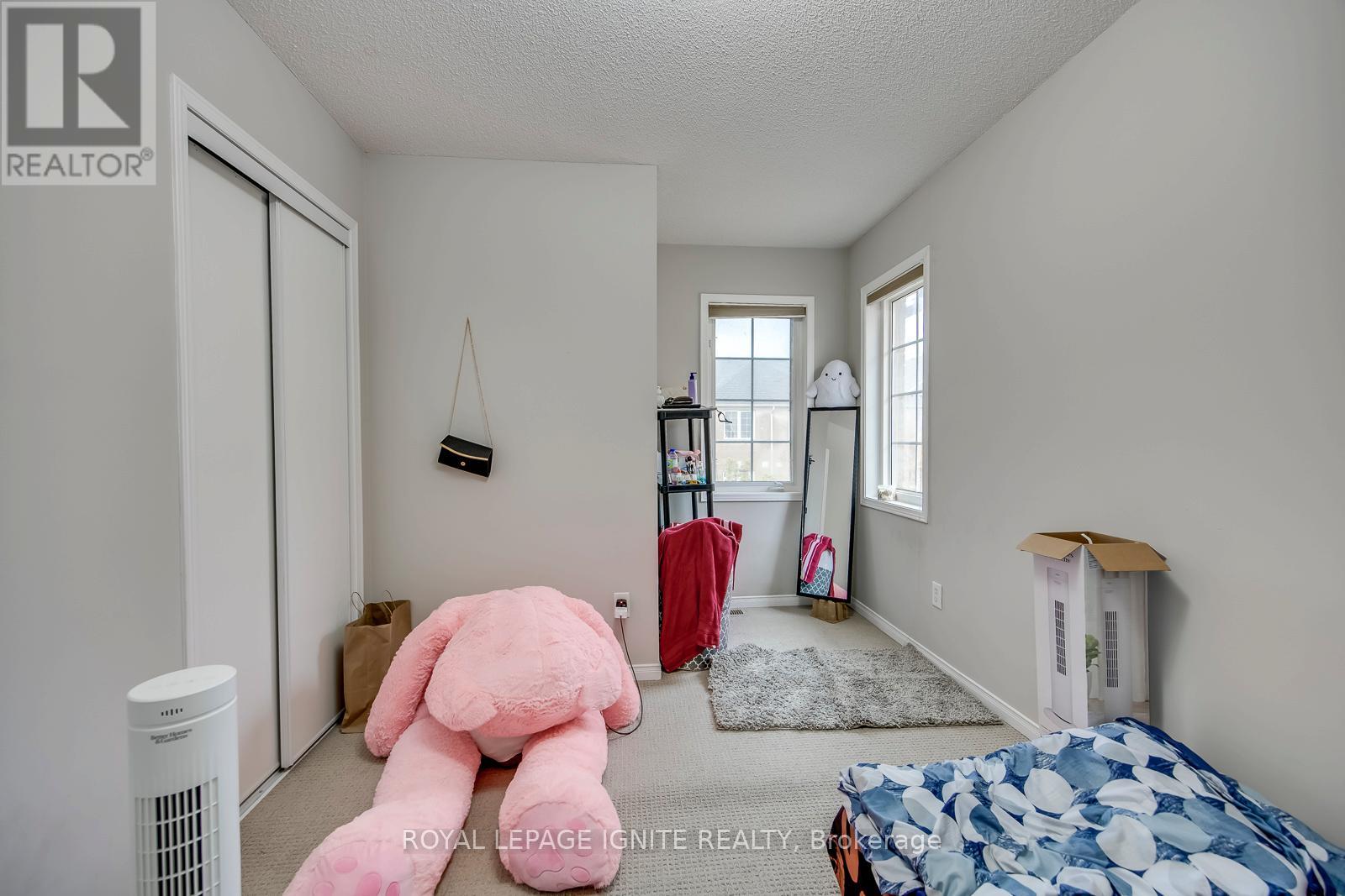 7086 FAIRMEADOW CRESCENT - 27