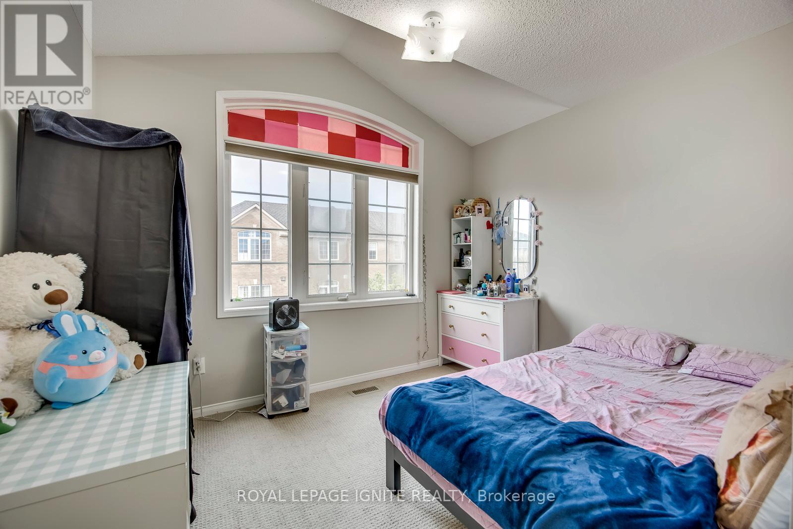 7086 FAIRMEADOW CRESCENT - 29