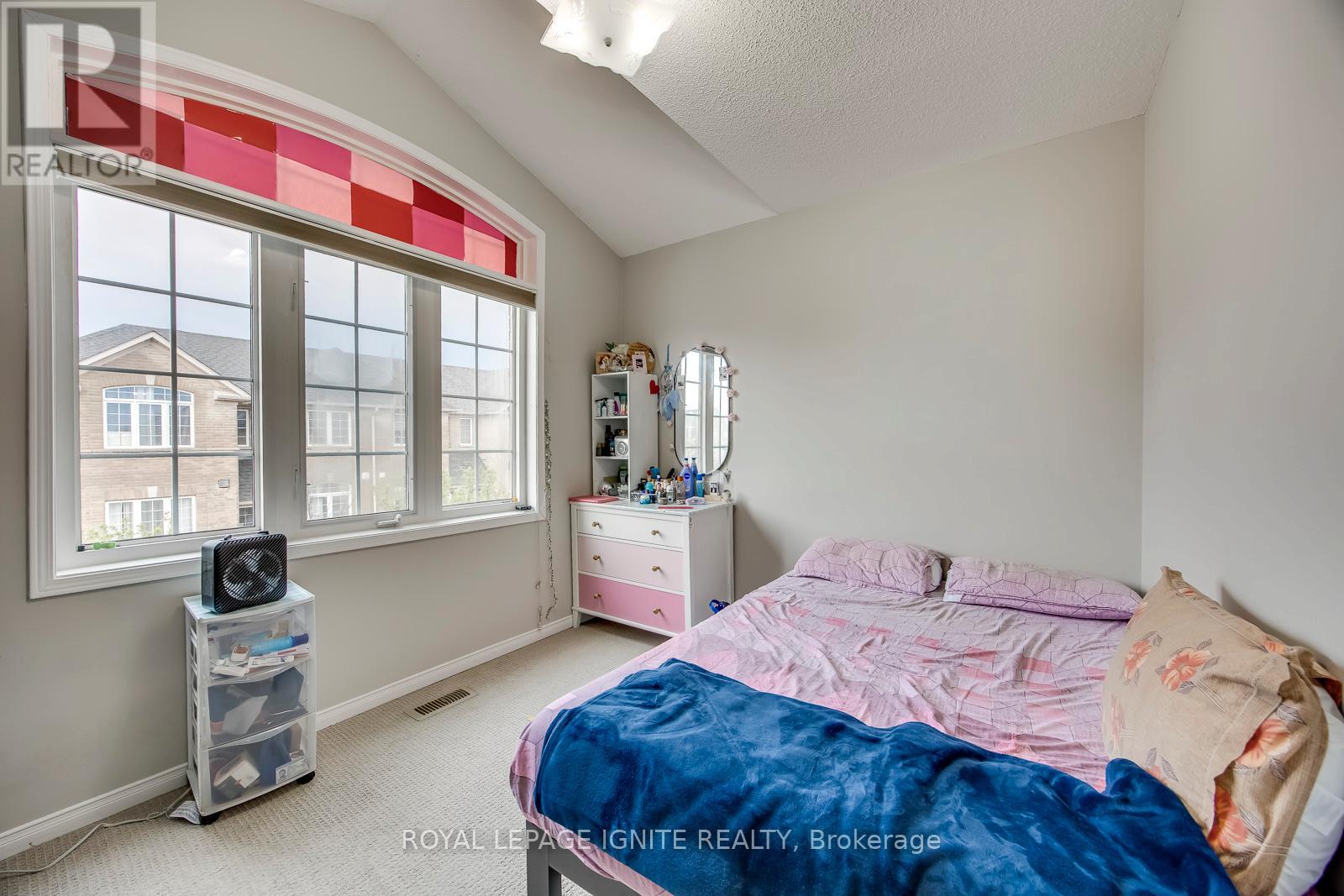 7086 FAIRMEADOW CRESCENT - 30