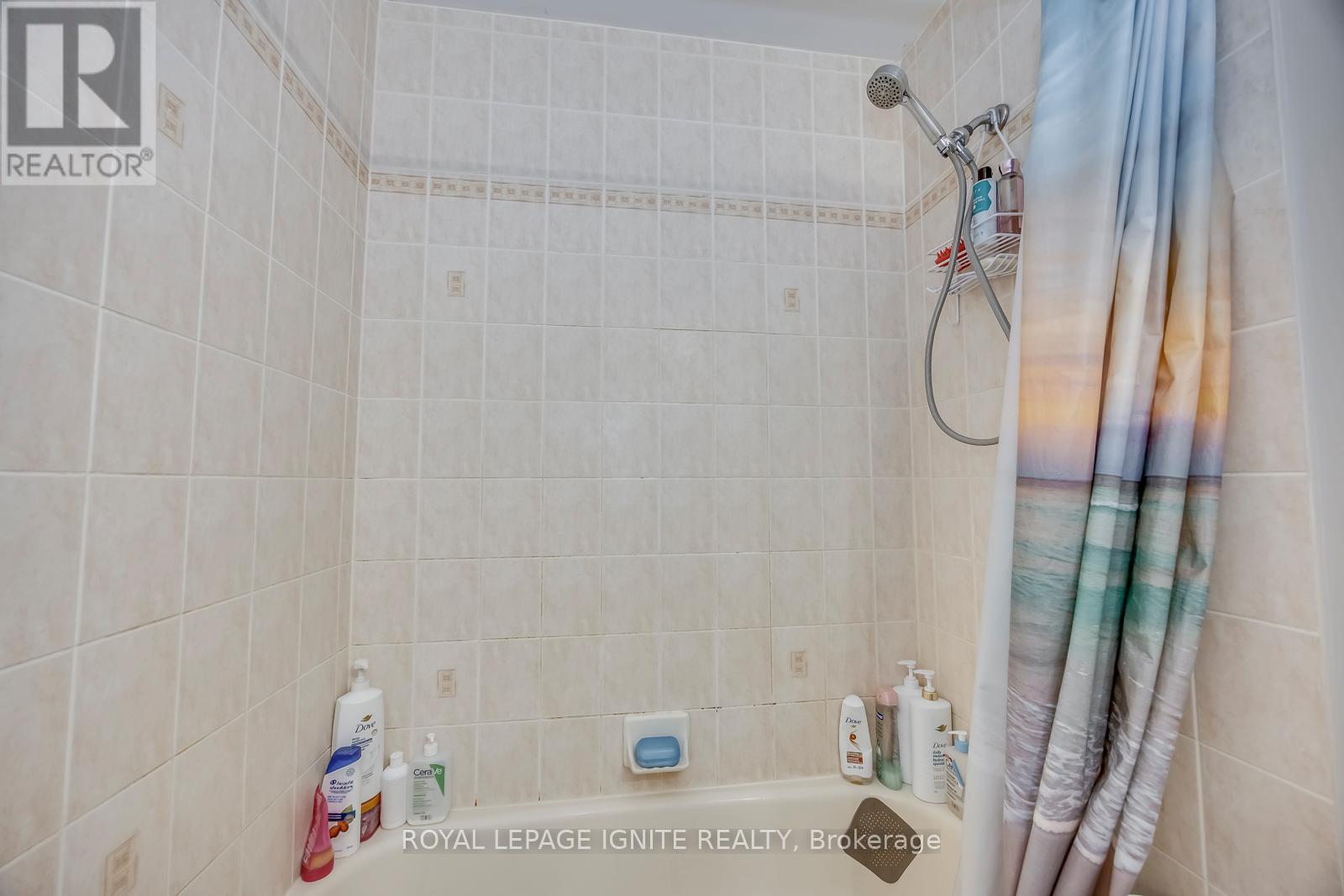 7086 FAIRMEADOW CRESCENT - 32