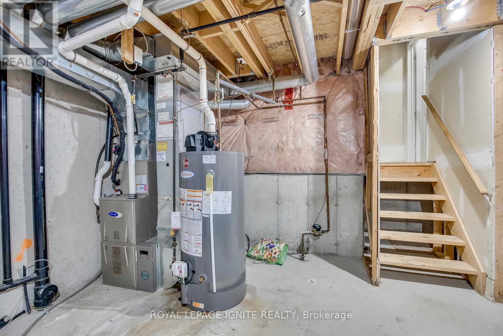 7086 FAIRMEADOW CRESCENT - 36