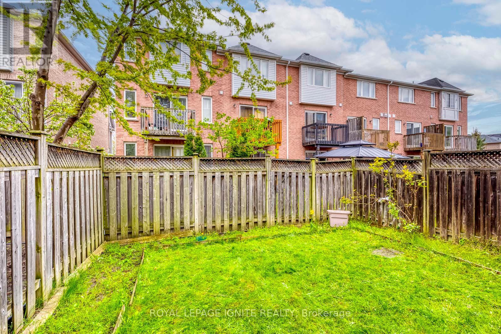 7086 FAIRMEADOW CRESCENT - 40