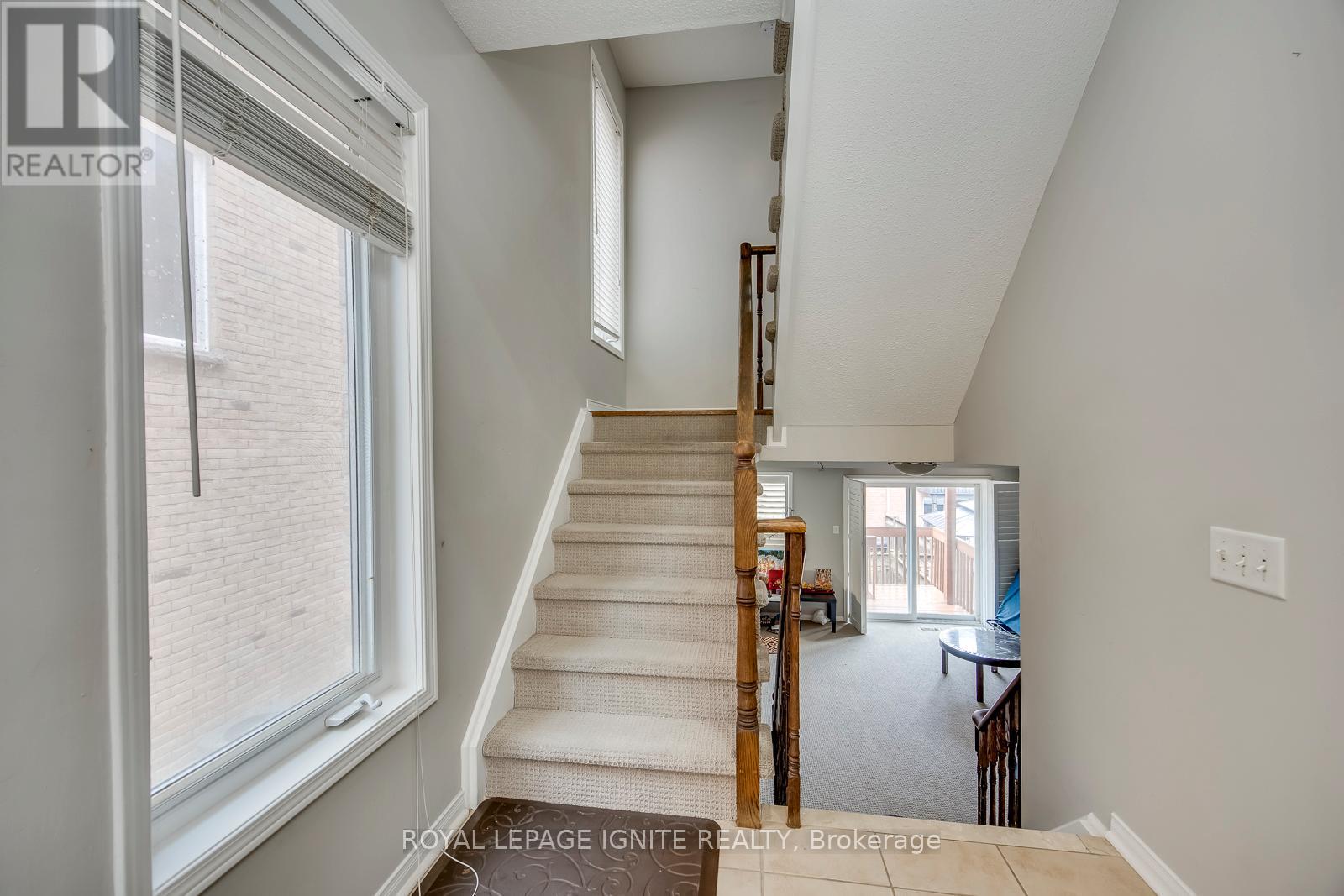 7086 FAIRMEADOW CRESCENT - 6