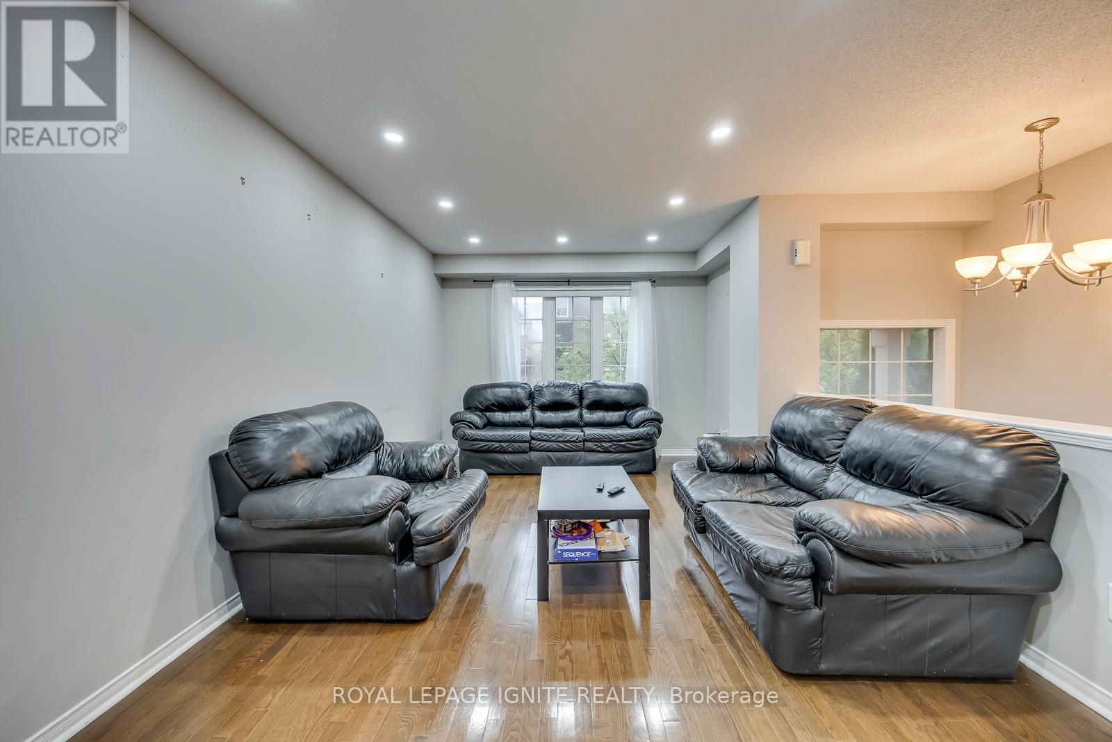 7086 FAIRMEADOW CRESCENT - 7