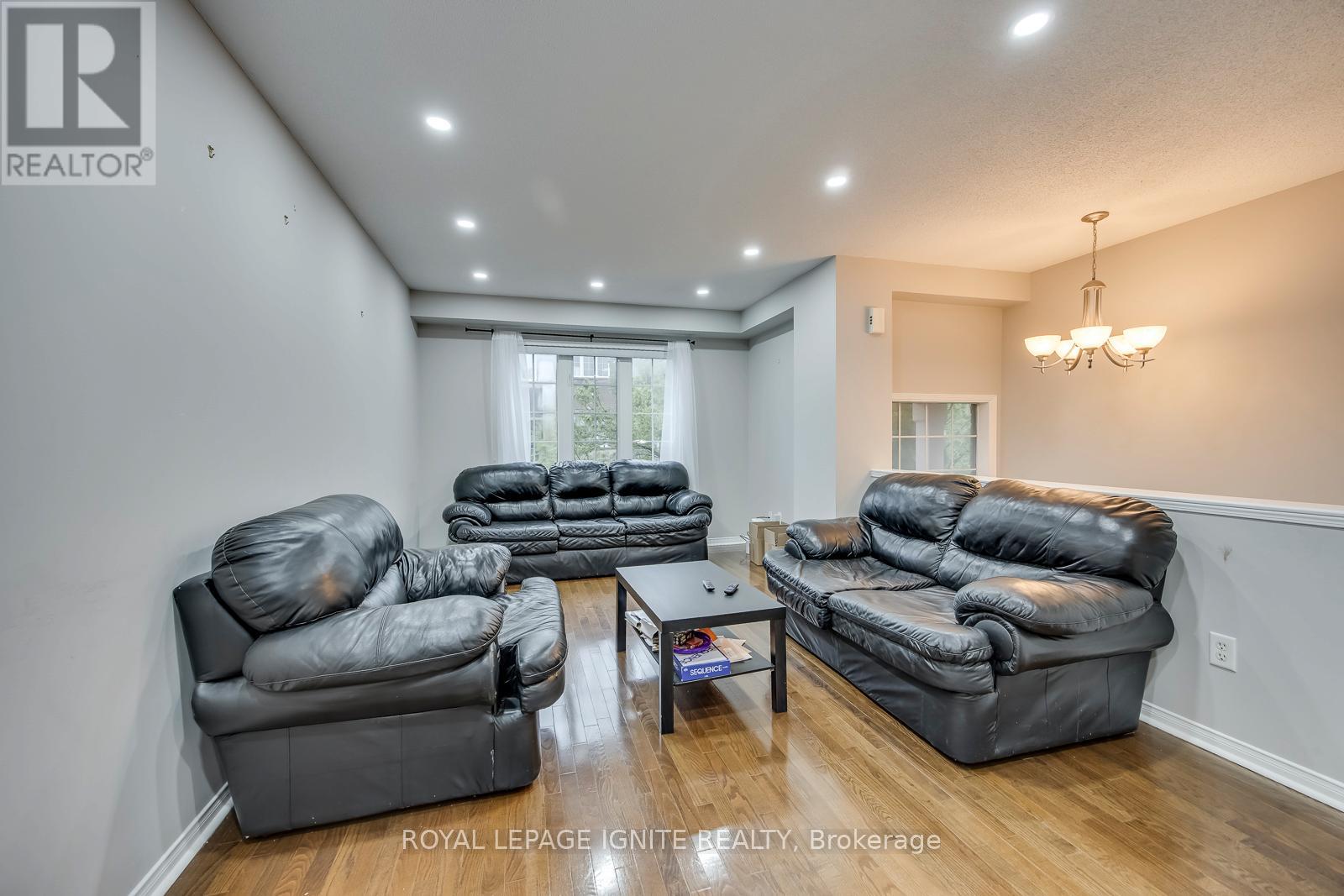 7086 FAIRMEADOW CRESCENT - 8