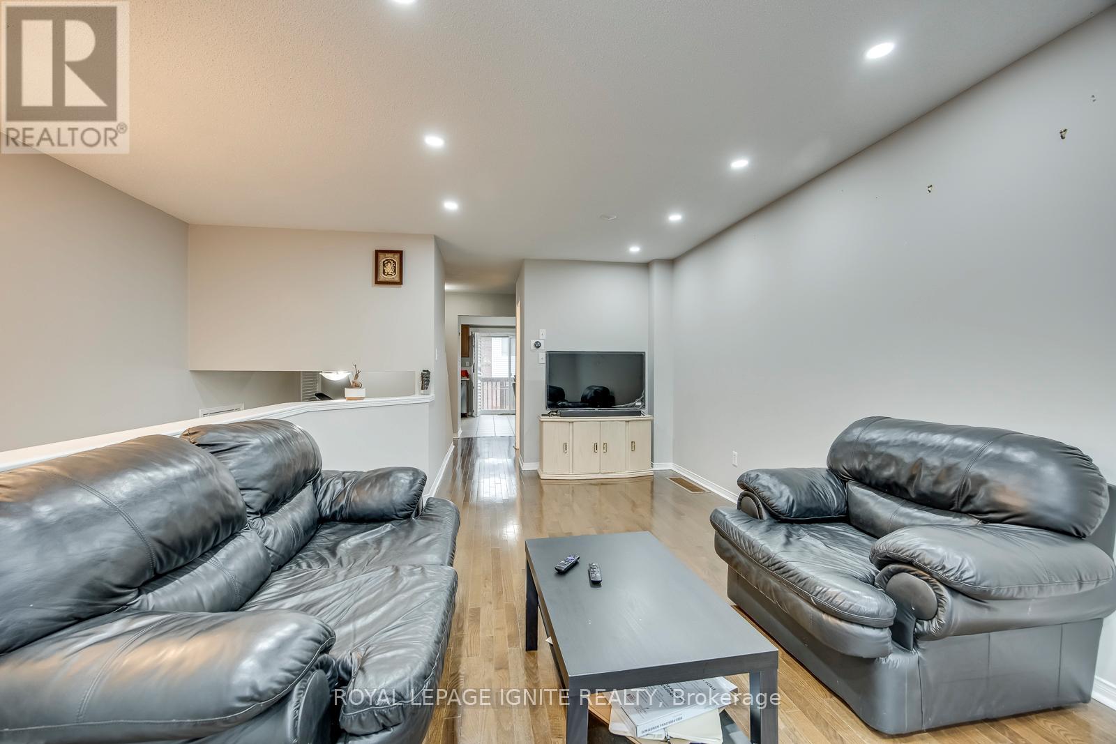 7086 FAIRMEADOW CRESCENT - 9