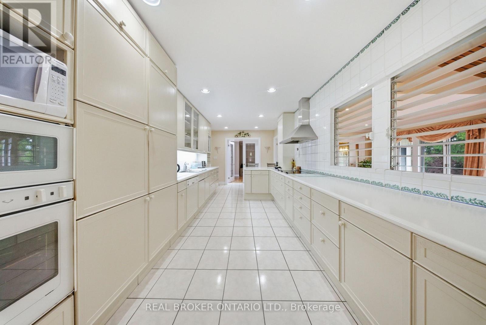 529 CONSERVATION DRIVE - 8