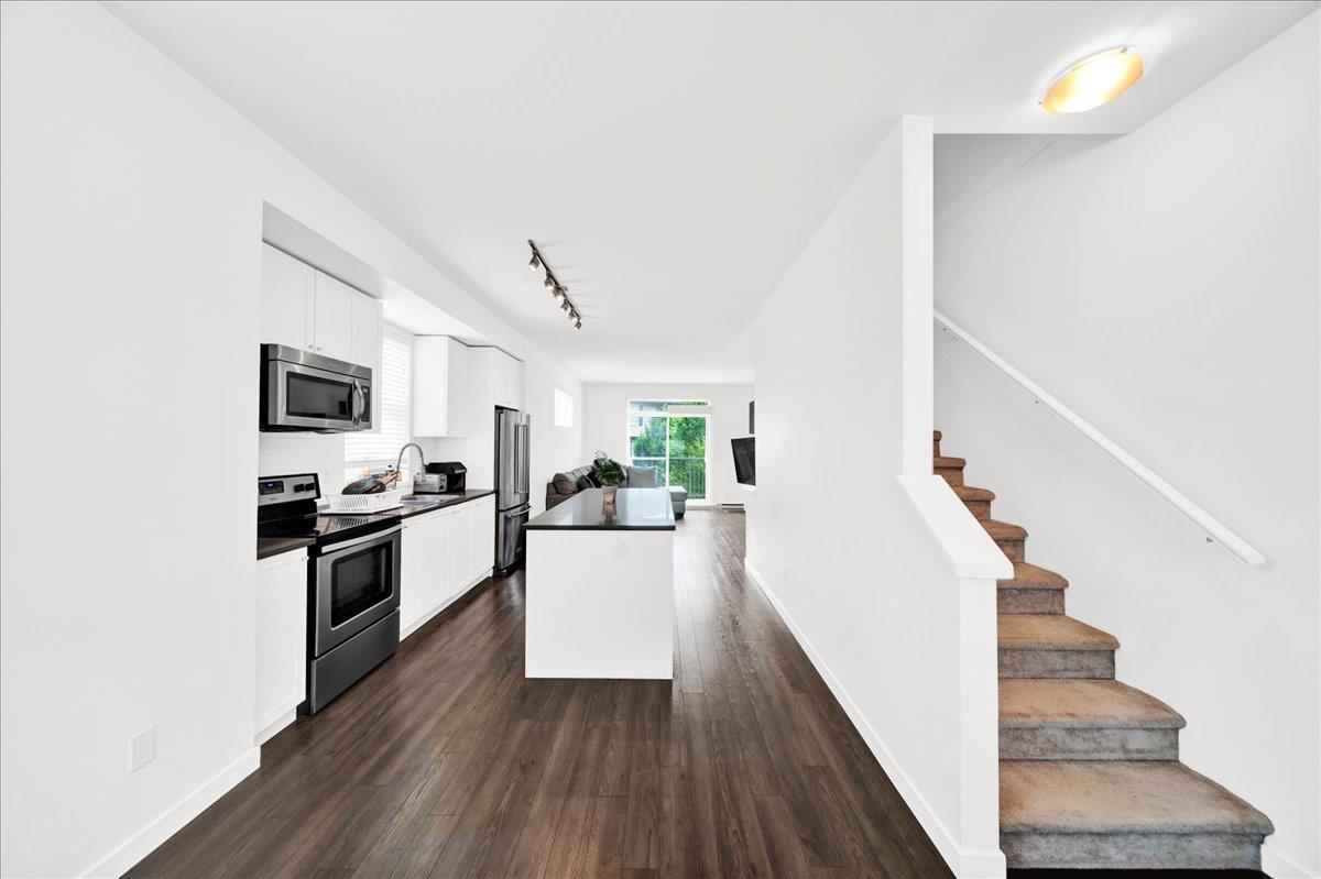 105 15340 GUILDFORD DRIVE, Surrey